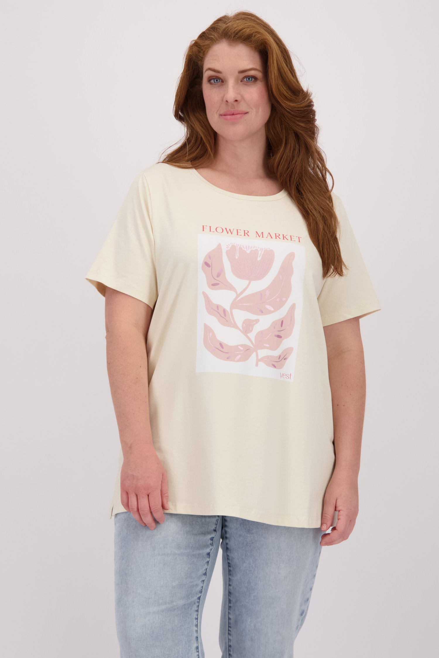 Voorkant van Amandelwit T-shirt met bloemenprint door Yest Curve voor Dames