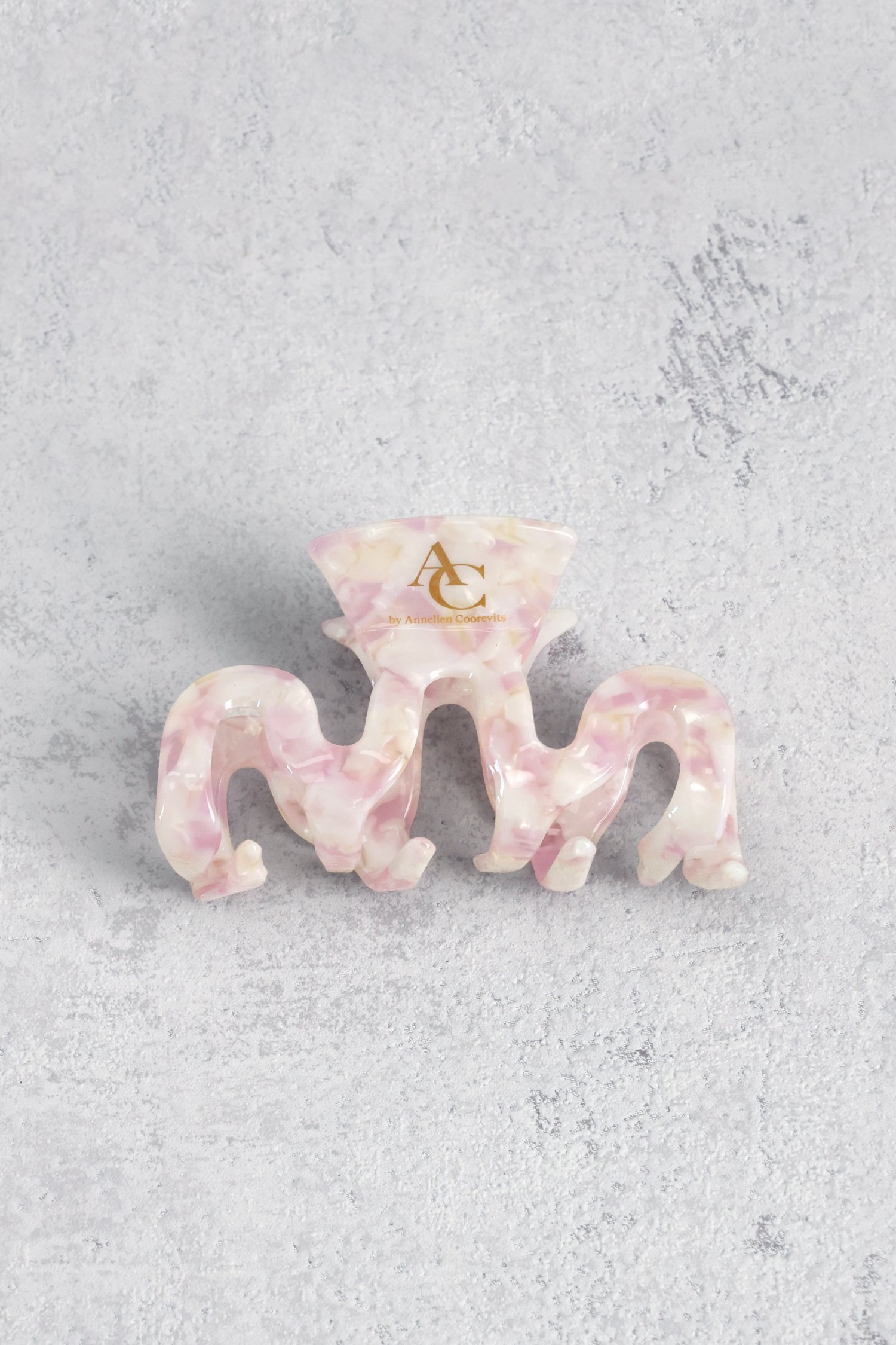 Le devant de Barrette rose effet marbré de AC by Annelien Coorevits pour Femmes