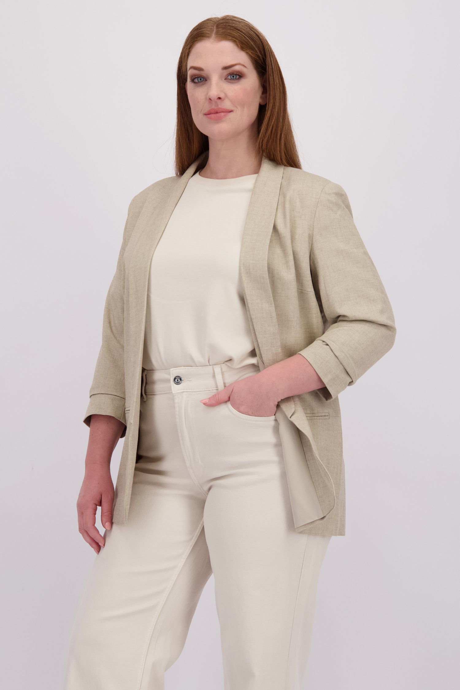 Voorkant van Beige blazer met 3/4 mouwen door ONLY Carmakoma voor Dames