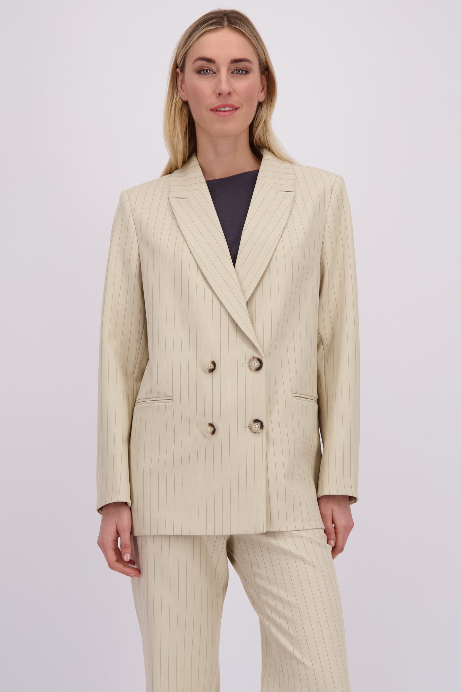 Voorkant van Beige blazer met zwart gestreept motief door Liberty Island voor Dames