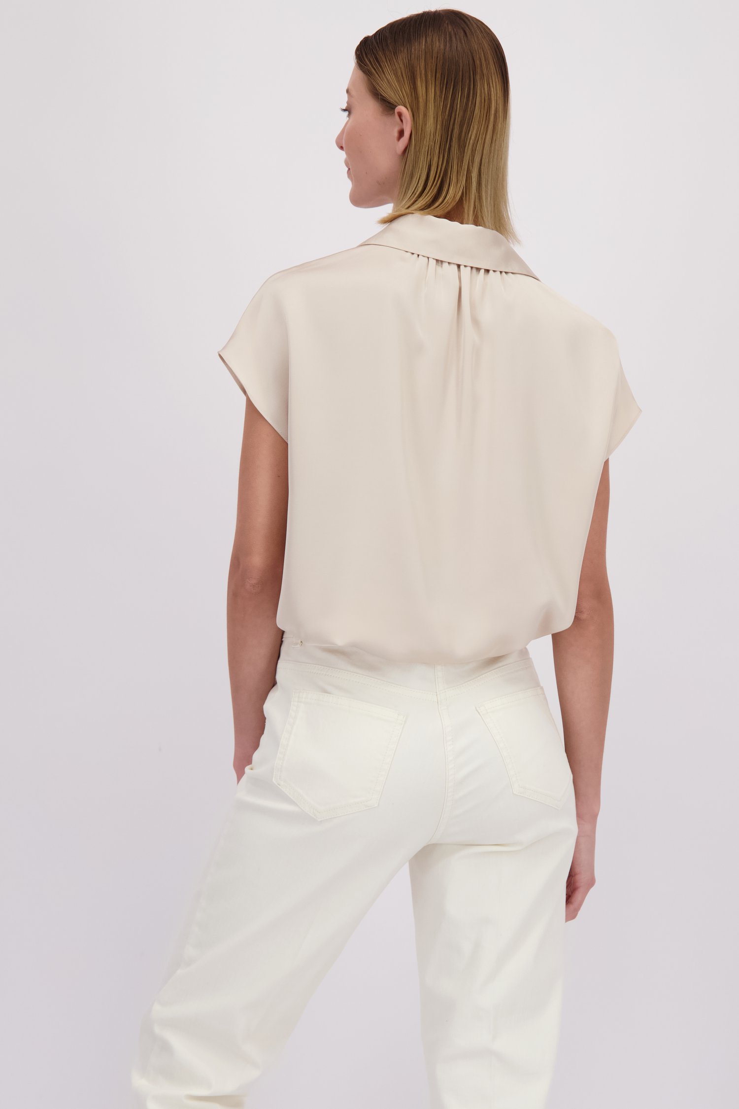 Achterkant van Beige blouse in glansstof door D'Auvry voor Dames