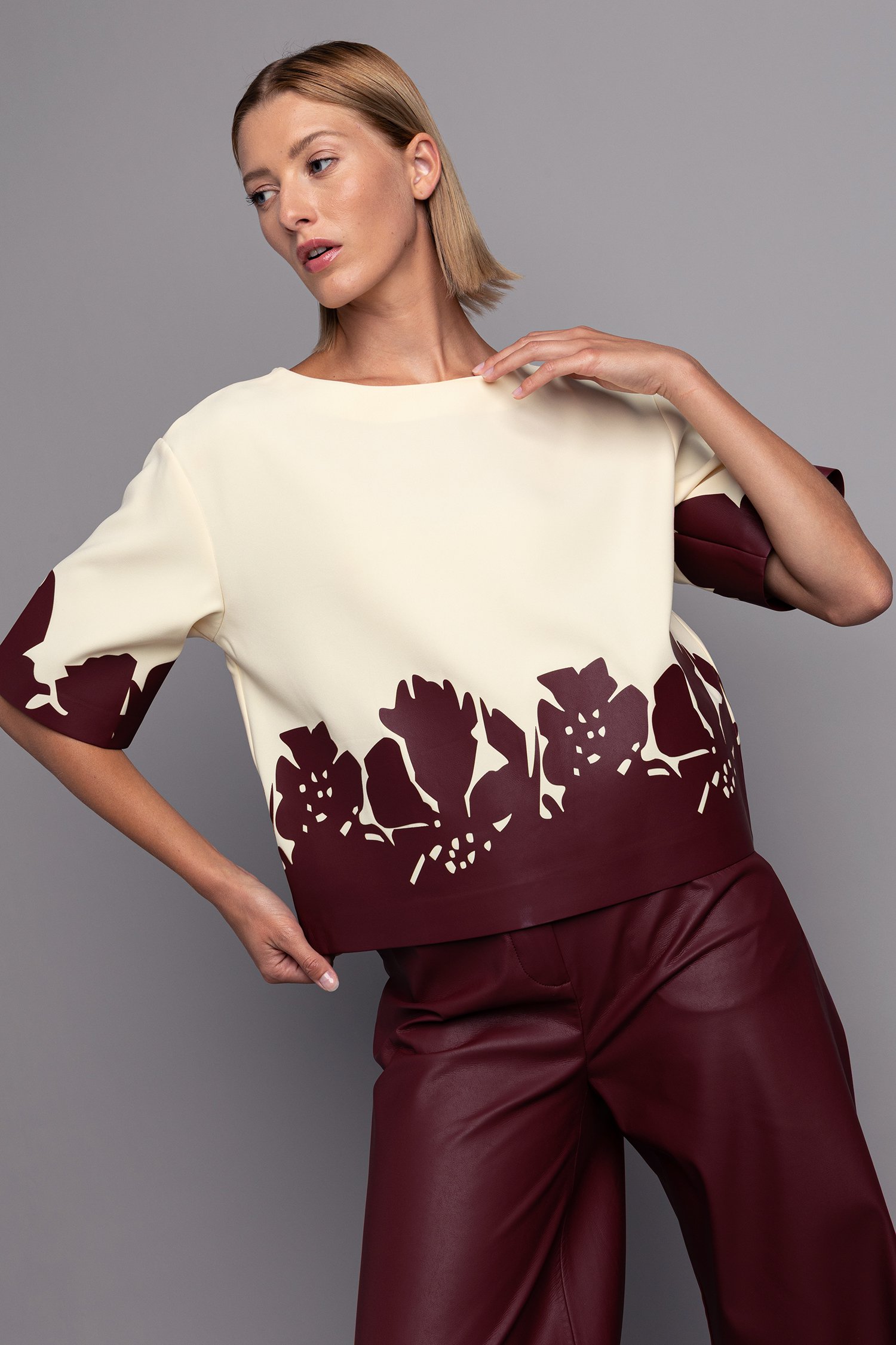 Extra foto 4 van Beige blouse met bordeaux leather look print door D'Auvry voor Dames