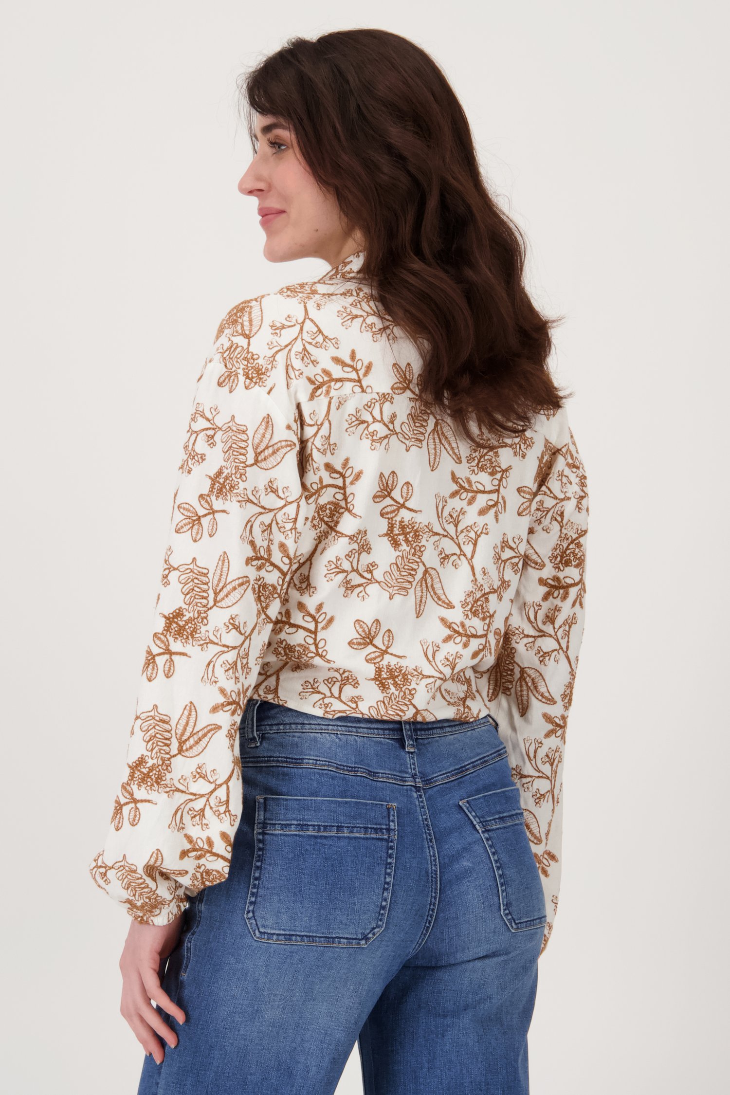 Beige blouse met strik en bruine bloemenbroderie van Geisha voor Dames