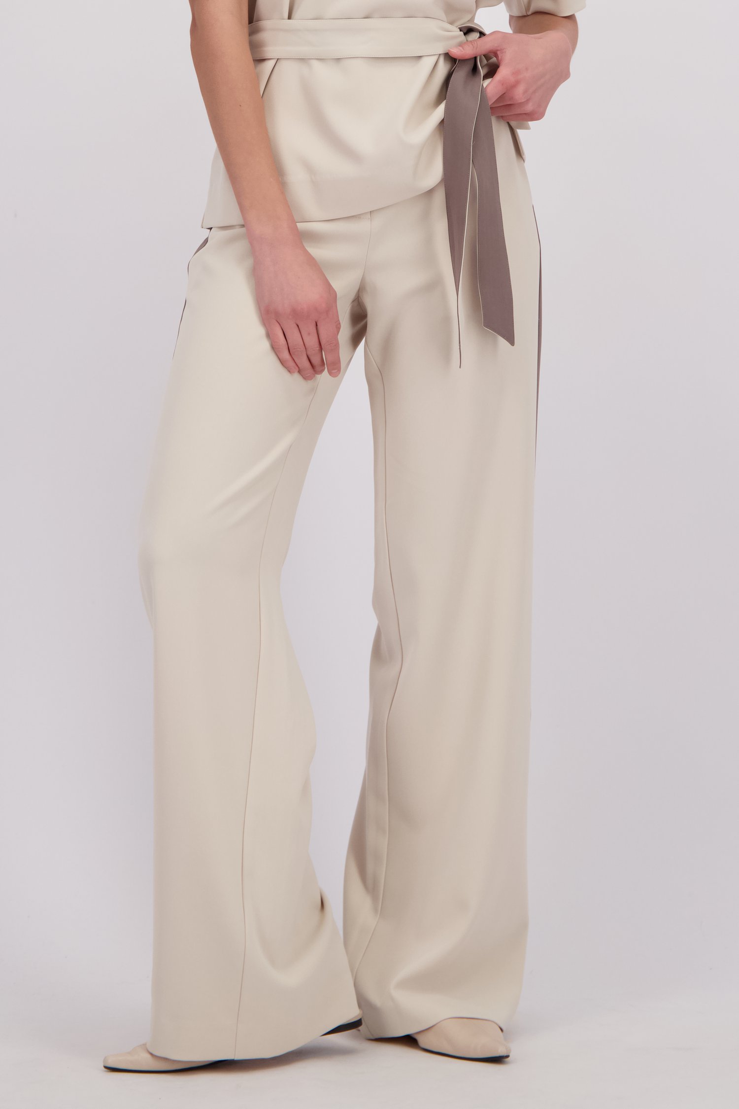 Extra foto 1 van Beige blouse met striklint door D'Auvry voor Dames