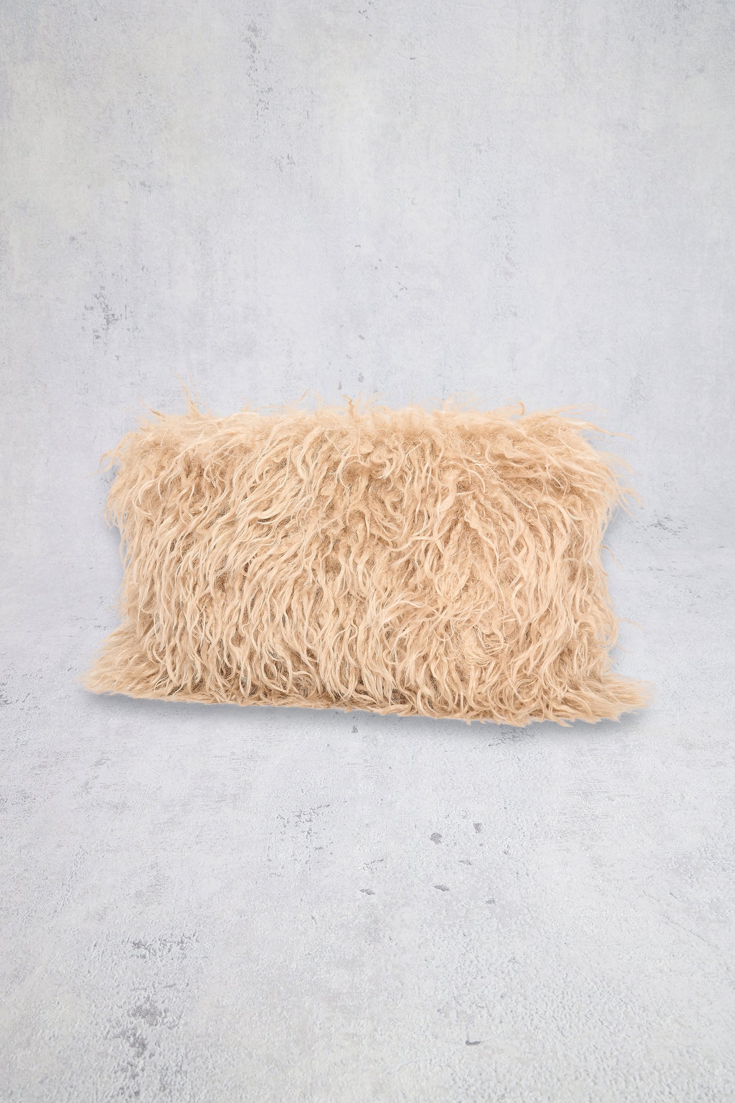 Achterkant van Beige faux fur clutch door Bulaggi voor Dames