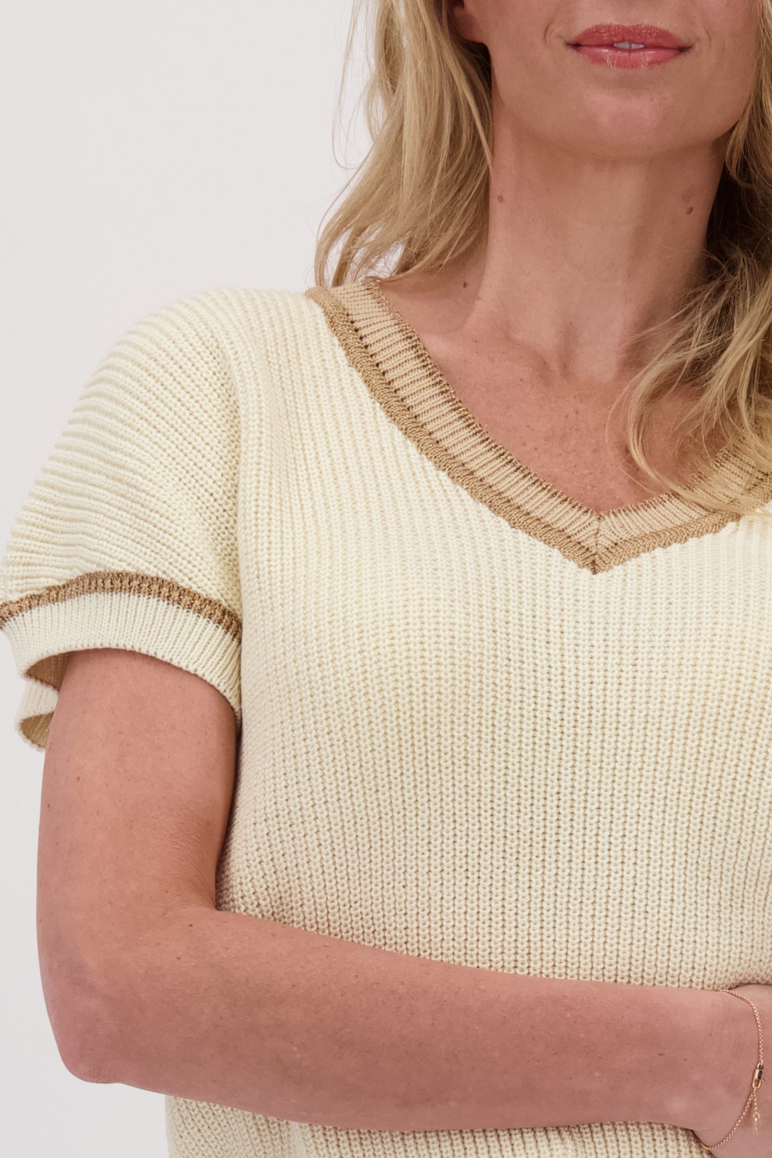 Beige gebreid truitje met korte mouwen van AC by Annelien Coorevits voor Dames