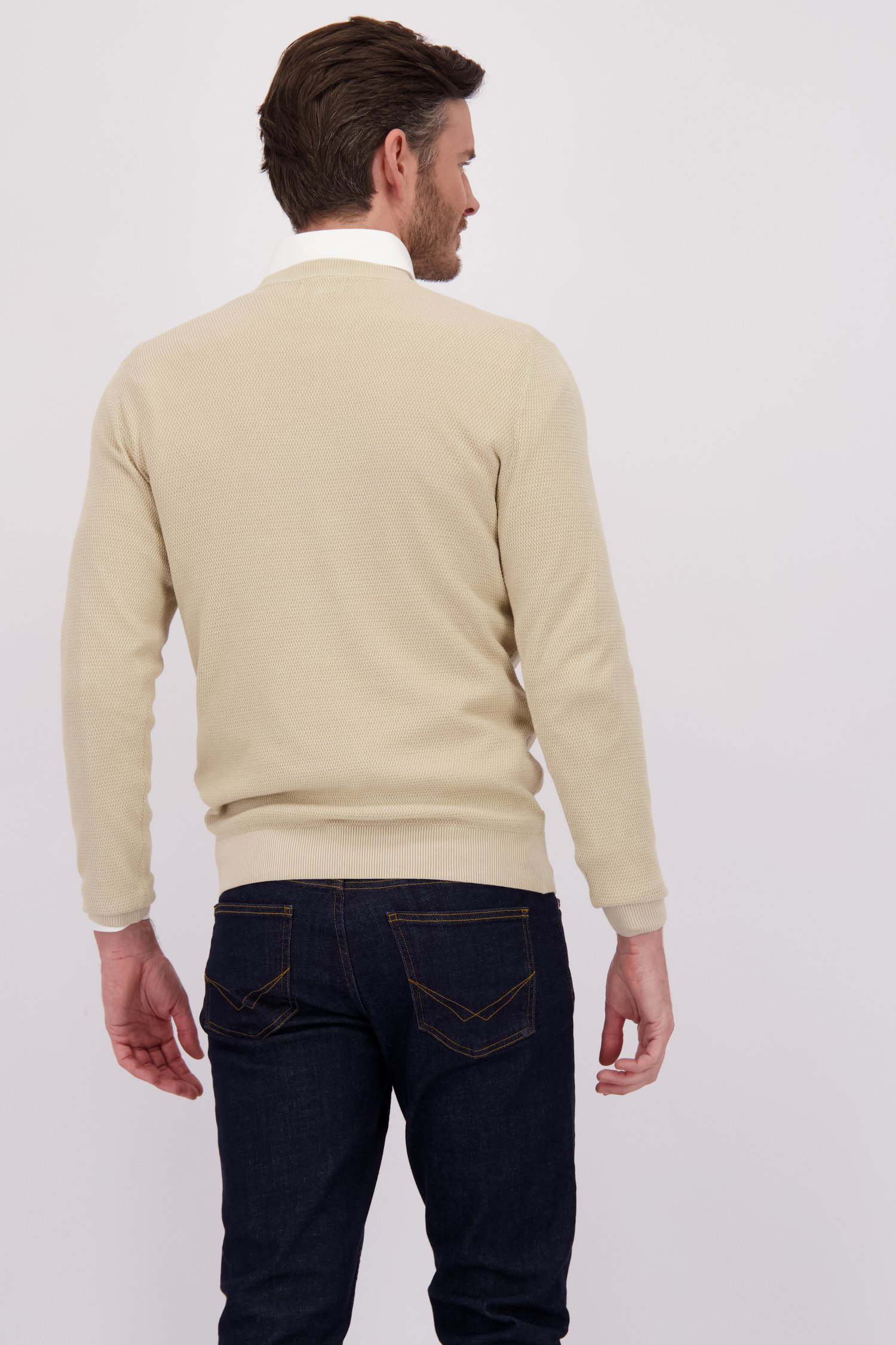 Achterkant van Beige gebreide trui met ronde hals door Michaelis voor Heren