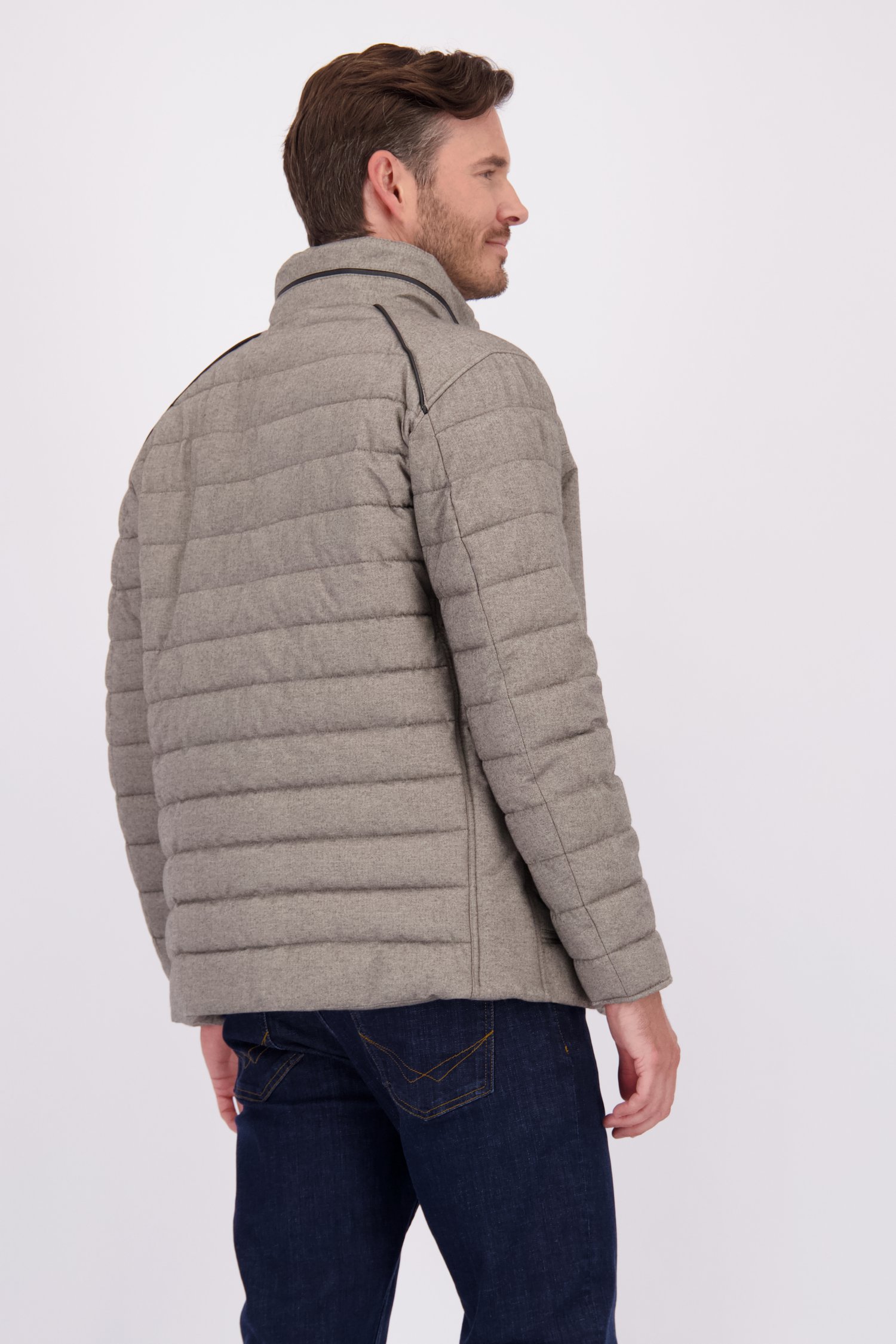 Achterkant van Beige licht gewatteerde jas met visgraatmotief door Gate One voor Heren