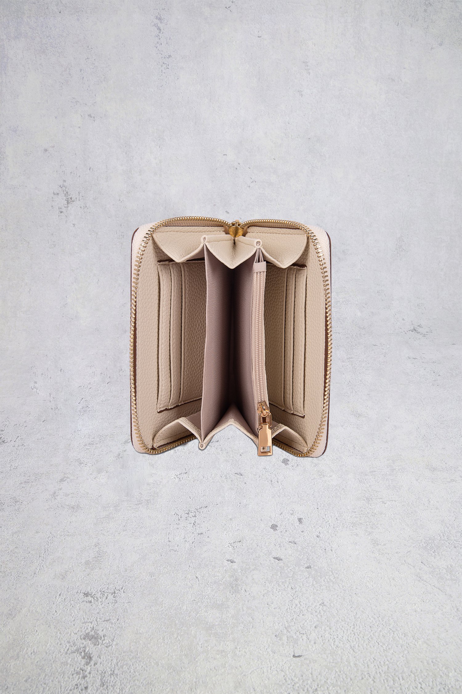 Detail van Beige portemonnee met leather look door Laurent David voor Dames