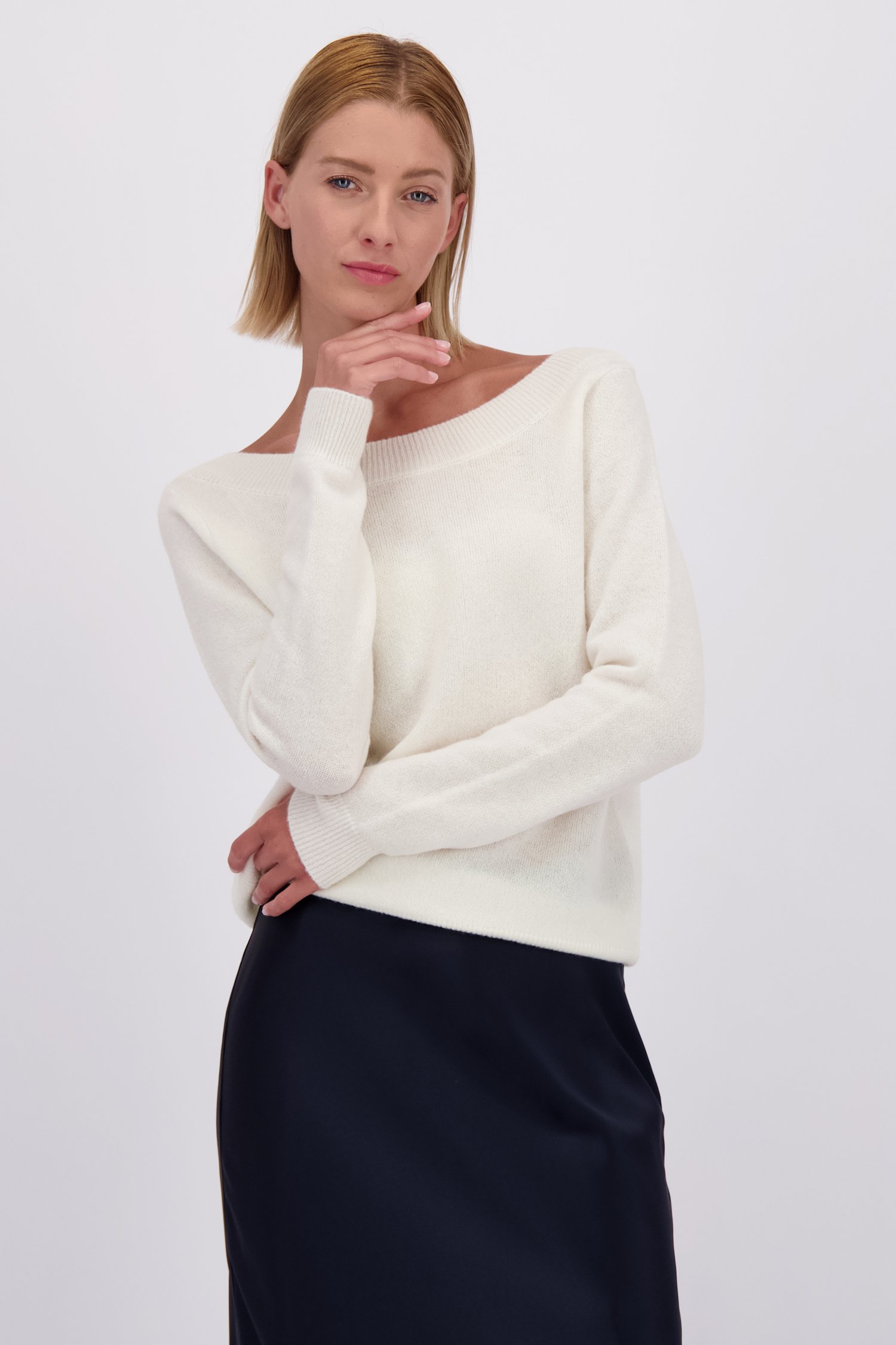 Voorkant van Beige trui met boothals door D'Auvry Studio voor Dames