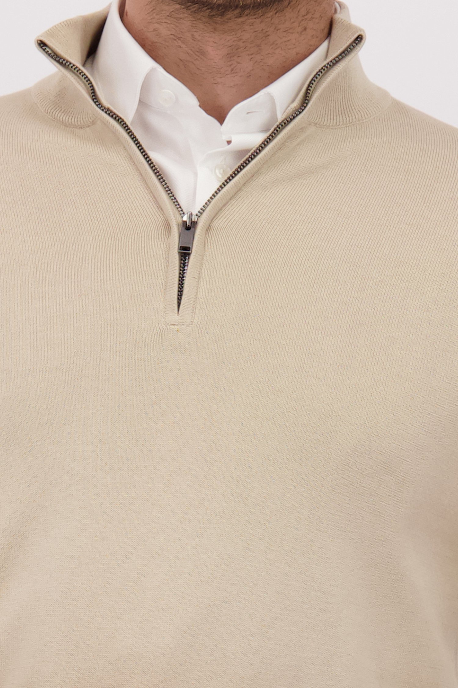 Detail van Beige trui met korte rits door Michaelis voor Heren