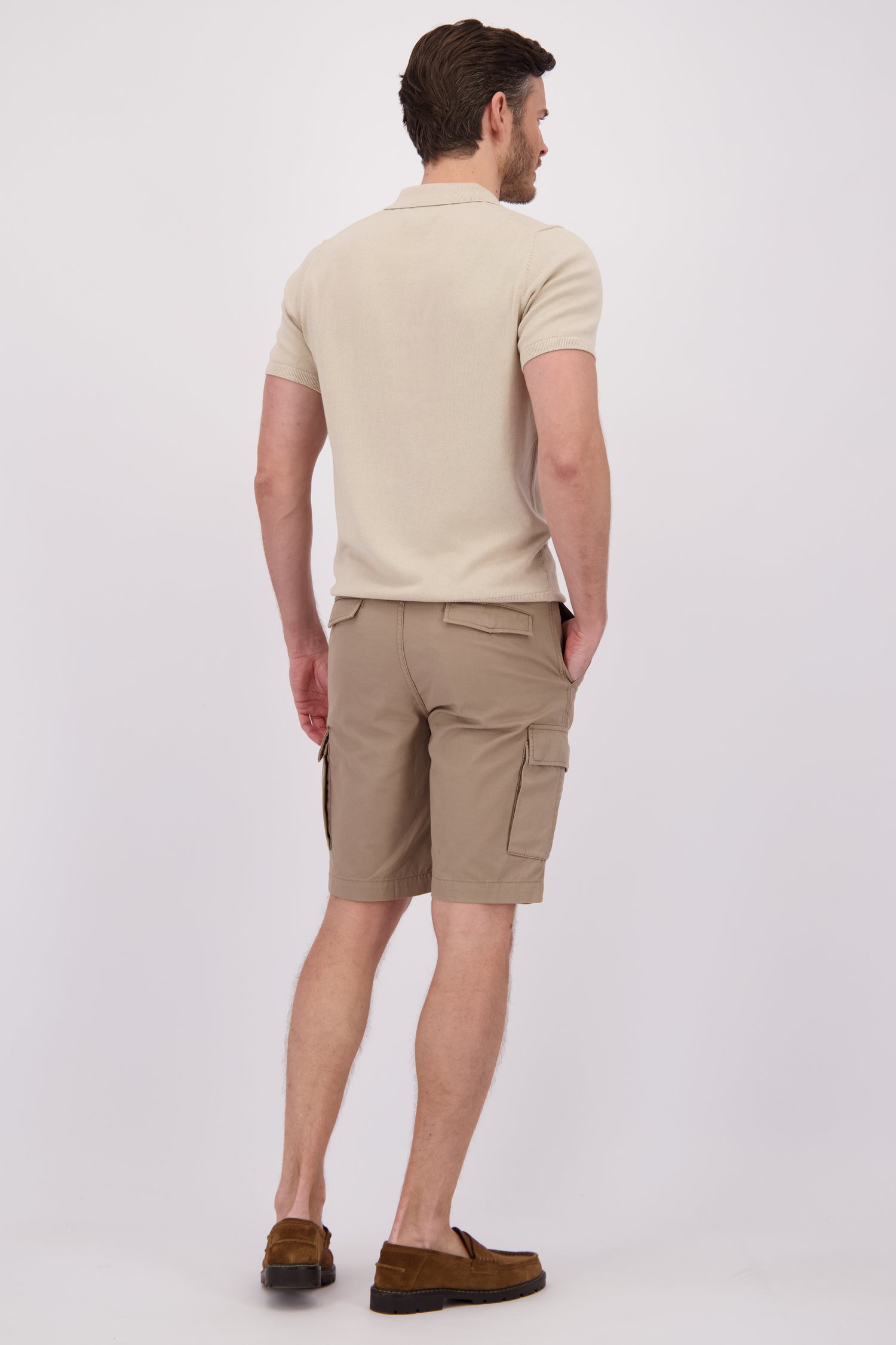 Le dos de Bermuda beige avec poches cargo de Brassville pour Hommes