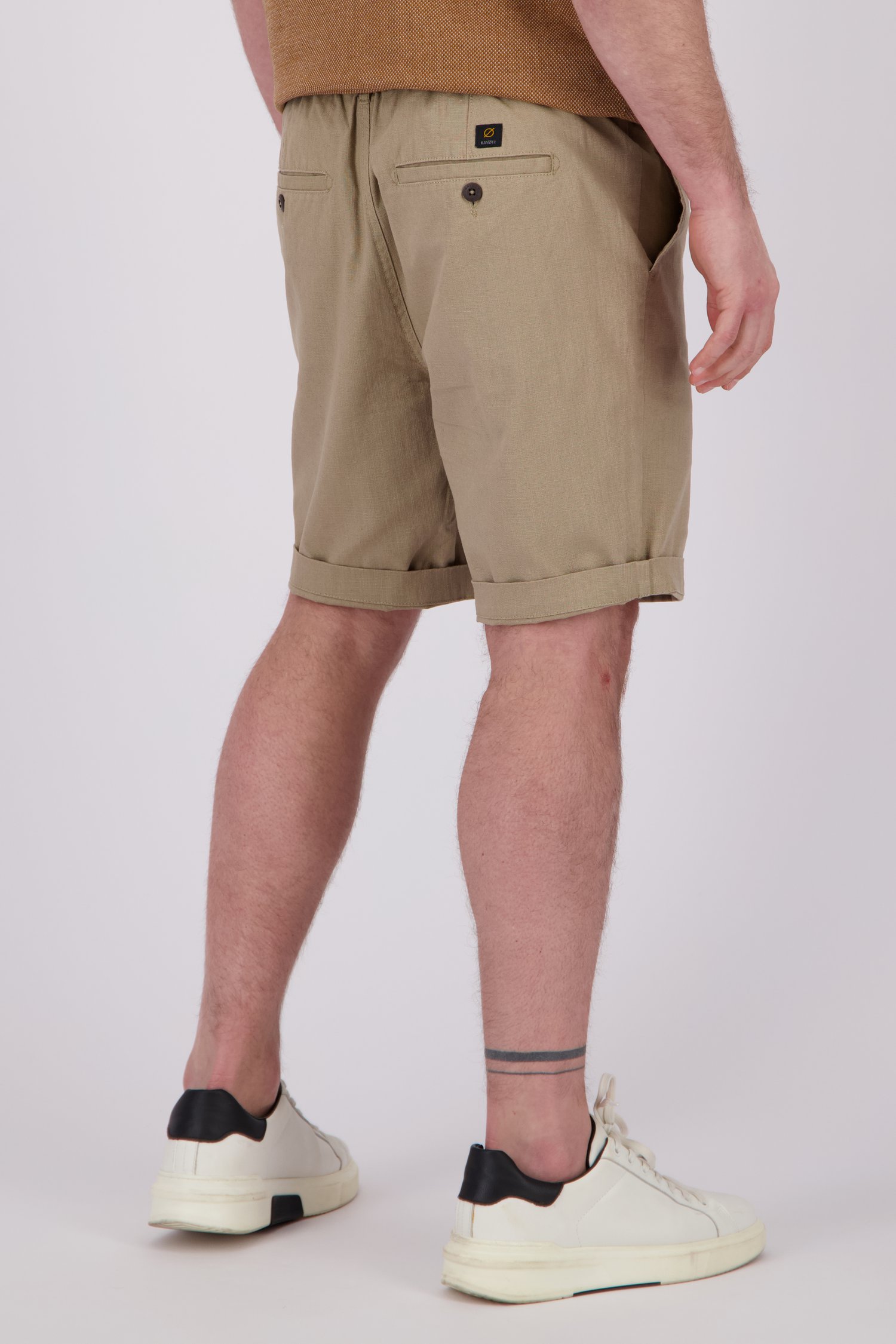 Bermuda beige avec taille élastique de Ravøtt pour Hommes