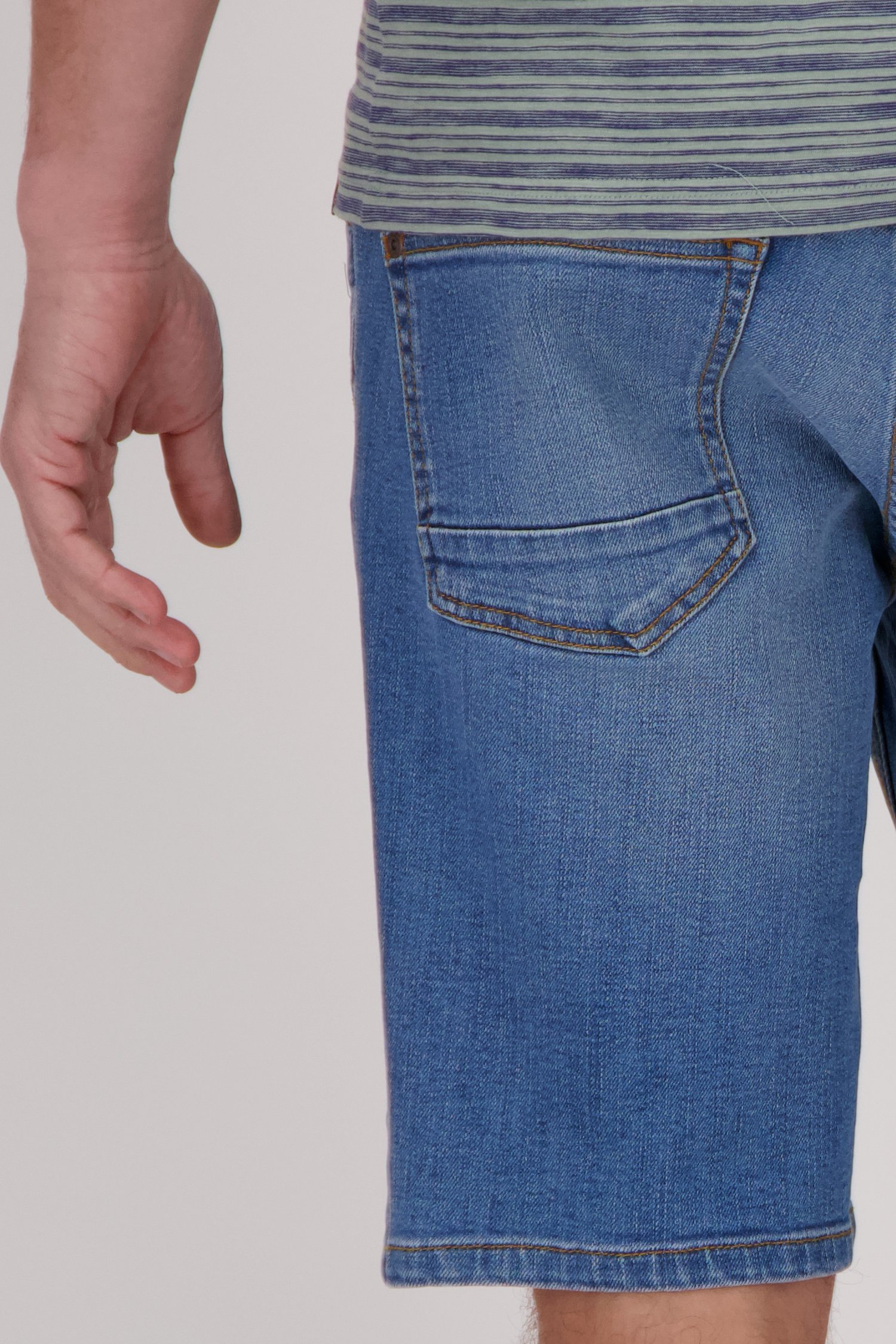 Bermuda en jean bleu  de Ravøtt pour Hommes