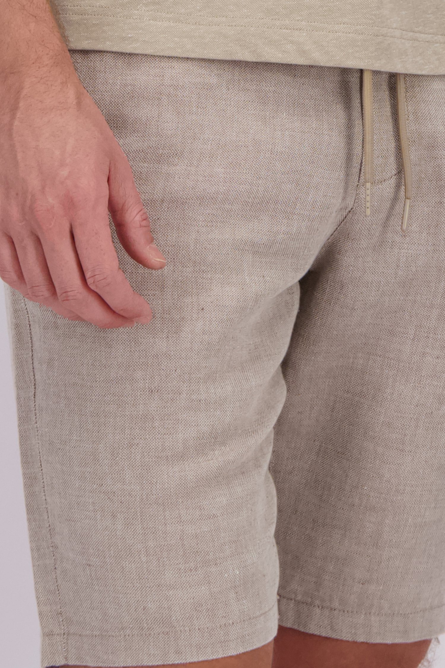 Détail de Bermuda en lin beige à taille élastique de Upper East pour Hommes