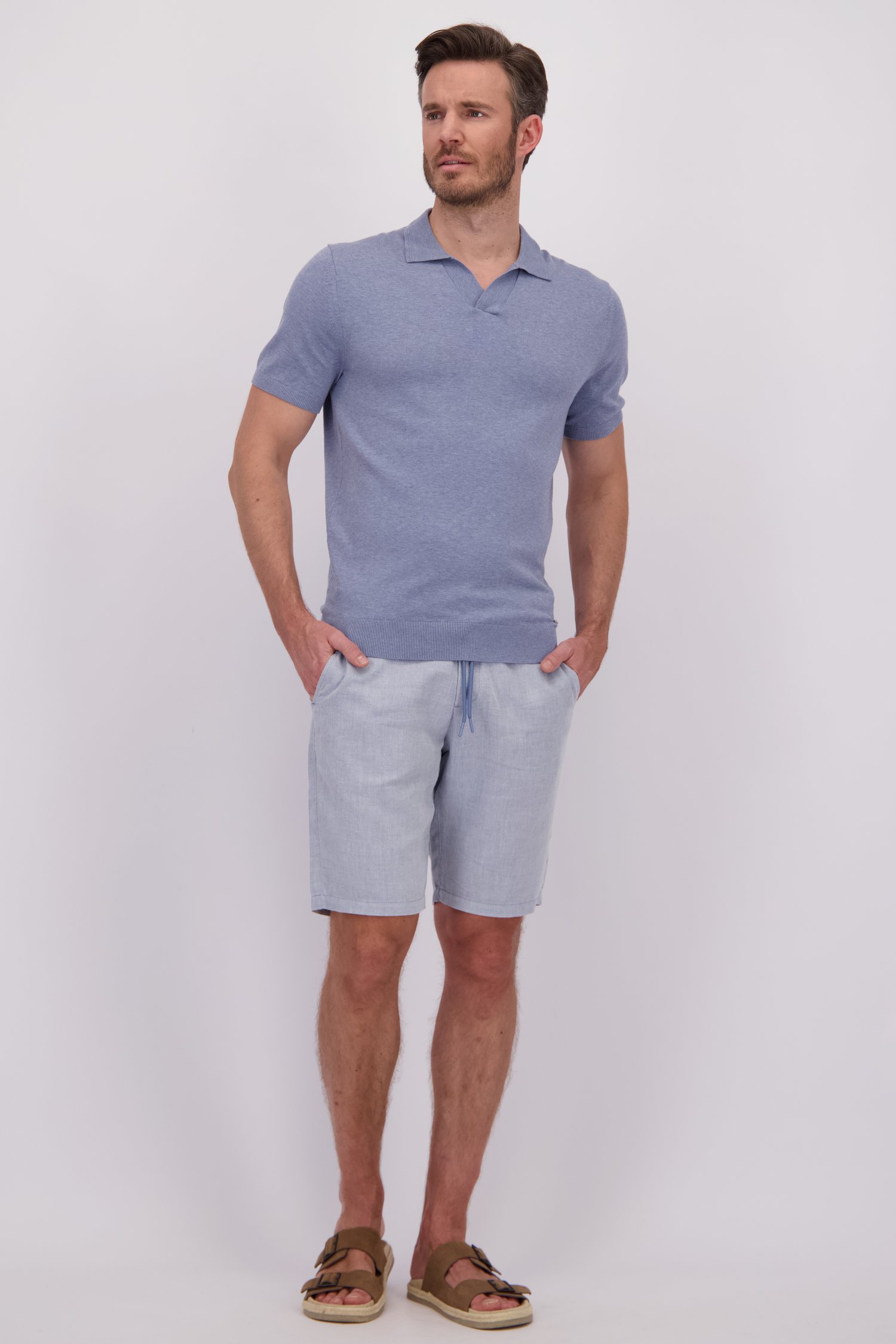 Le devant de Bermuda en lin bleu clair à taille élastique de Upper East pour Hommes