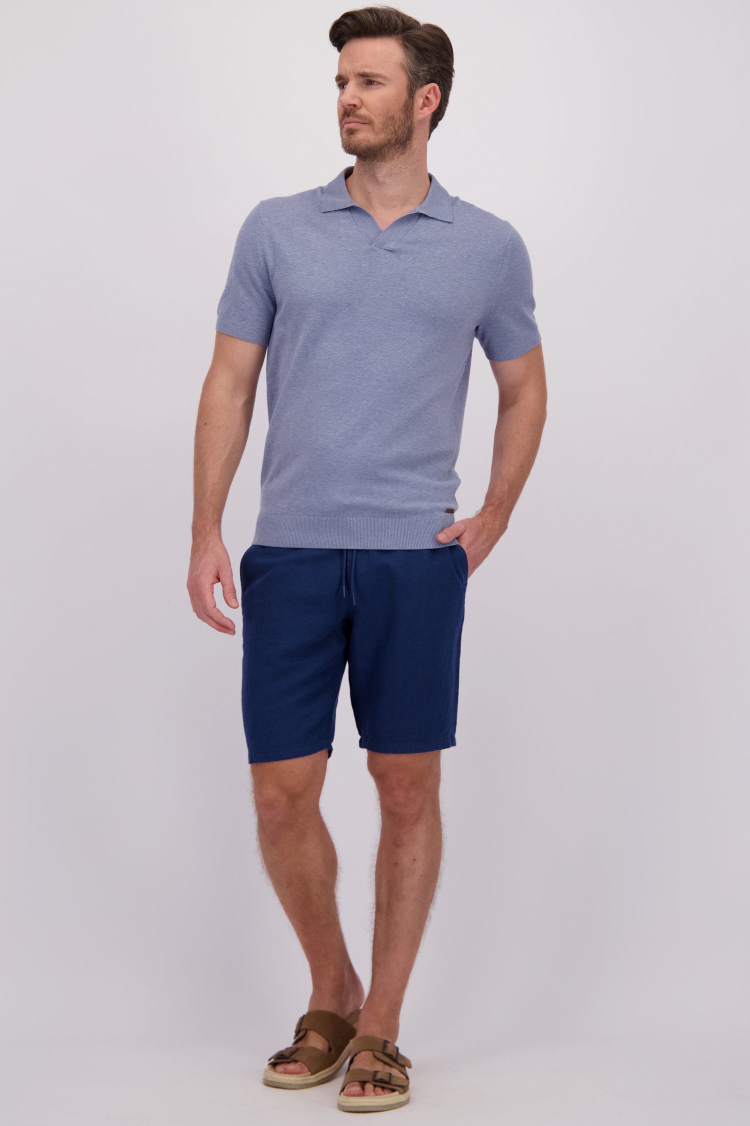 Le devant de Bermuda en lin bleu foncé à taille élastique de Upper East pour Hommes