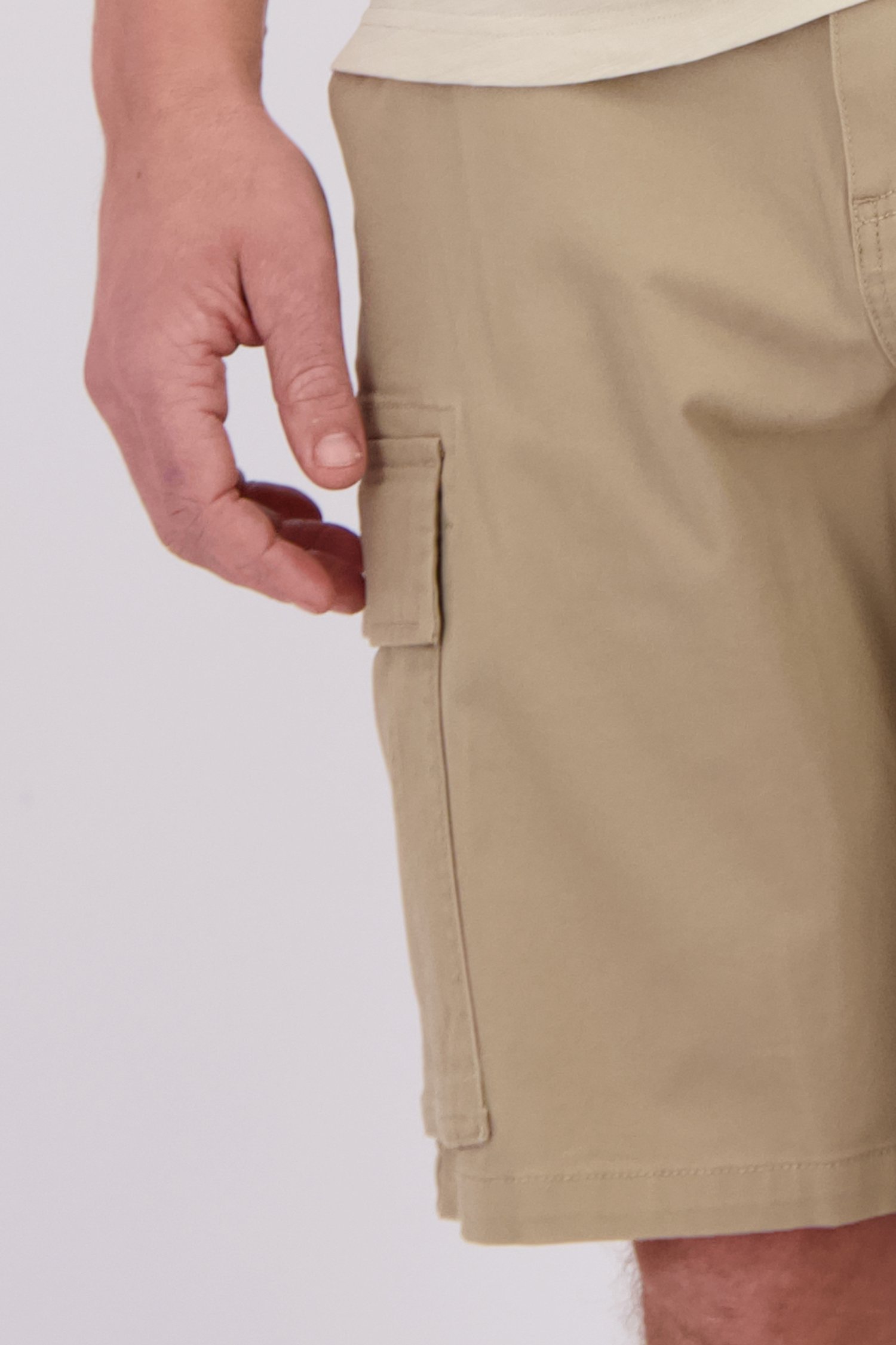 Détail de Bermuda gris clair de Ravøtt pour Hommes