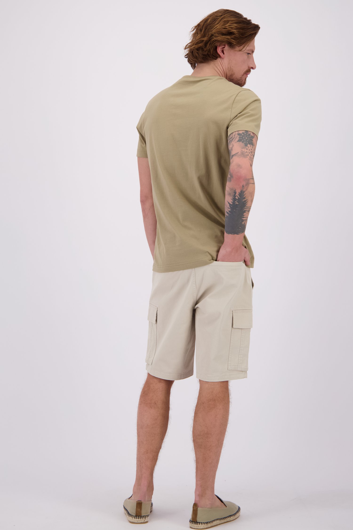 Le dos de Bermuda marron clair de Ravøtt pour Hommes