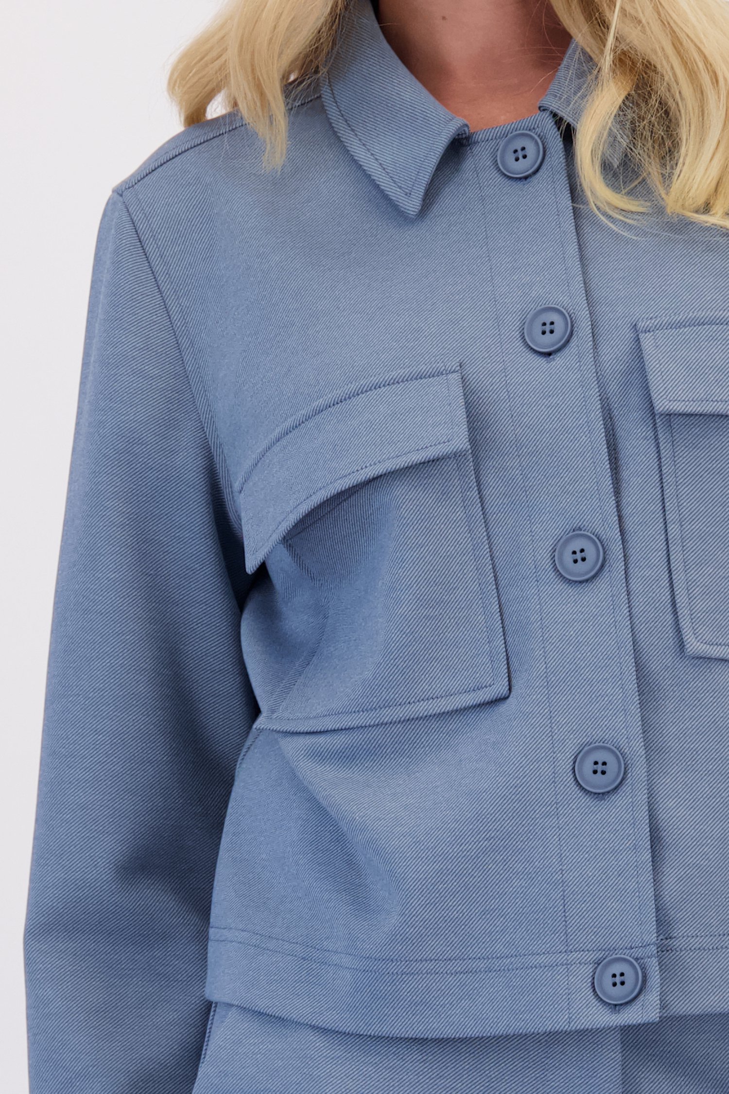 Detail van Blauw jasje met knopen door Libelle voor Dames