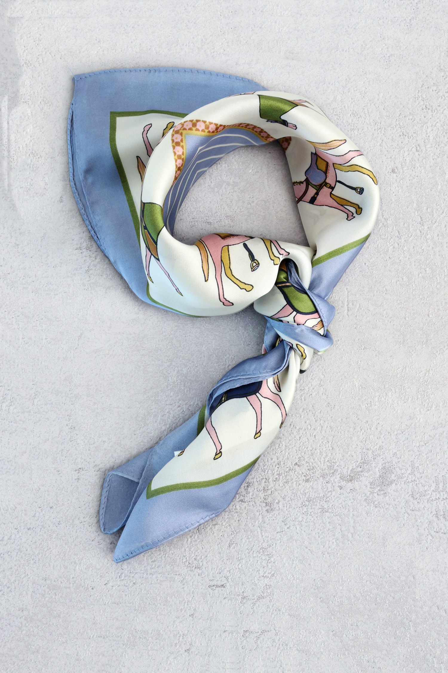 Voorkant van Blauw sjaaltje met paardenprint door Liberty Island voor Dames