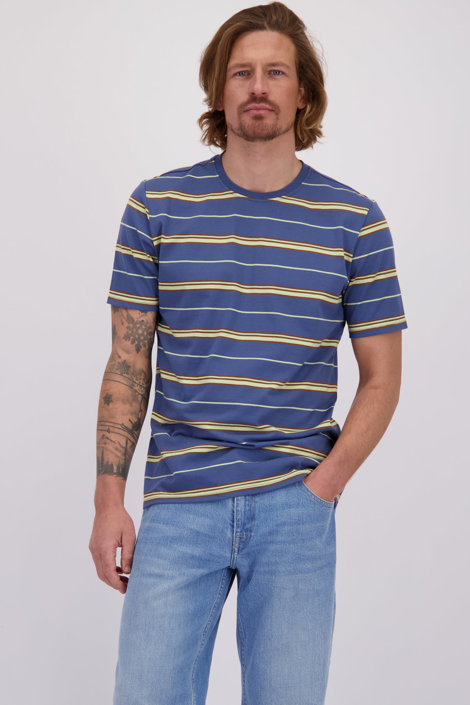 Voorkant van Blauw T-shirt met beige-bruine strepen door Ravøtt voor Heren