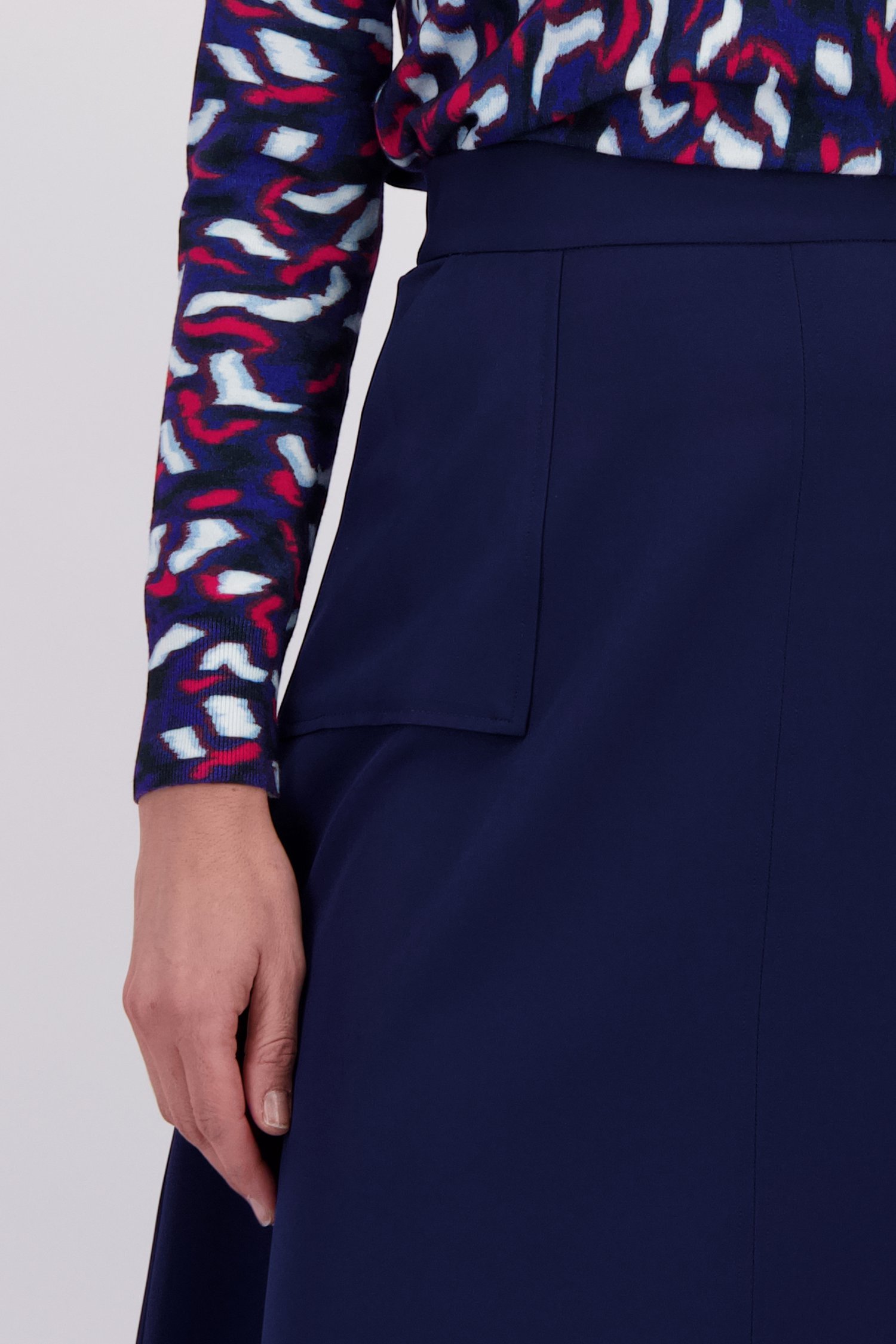 Detail van Blauwe A-lijn rok  door Claude Arielle voor Dames