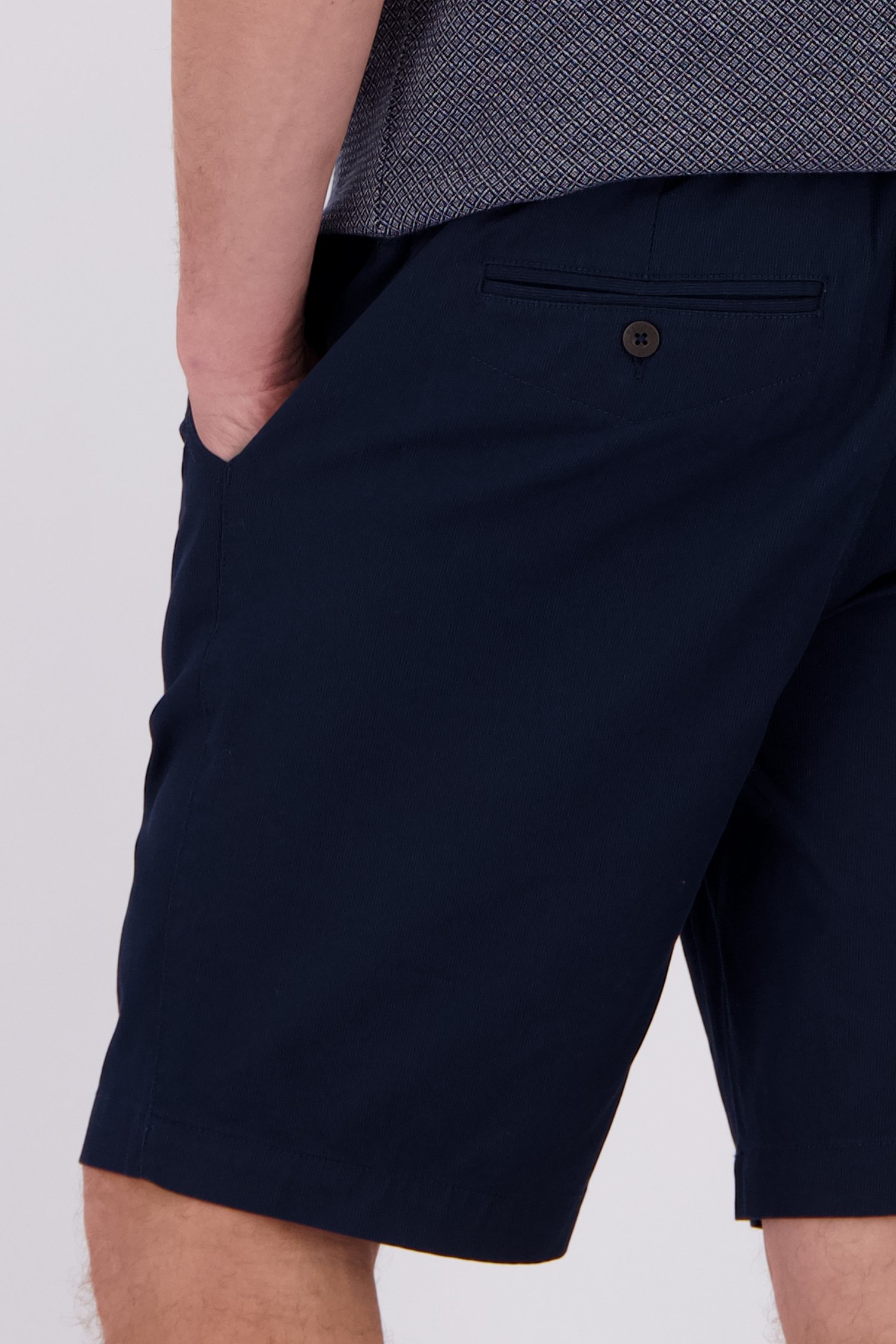Detail van Blauwe bermuda met elastische taille door Ravøtt voor Heren