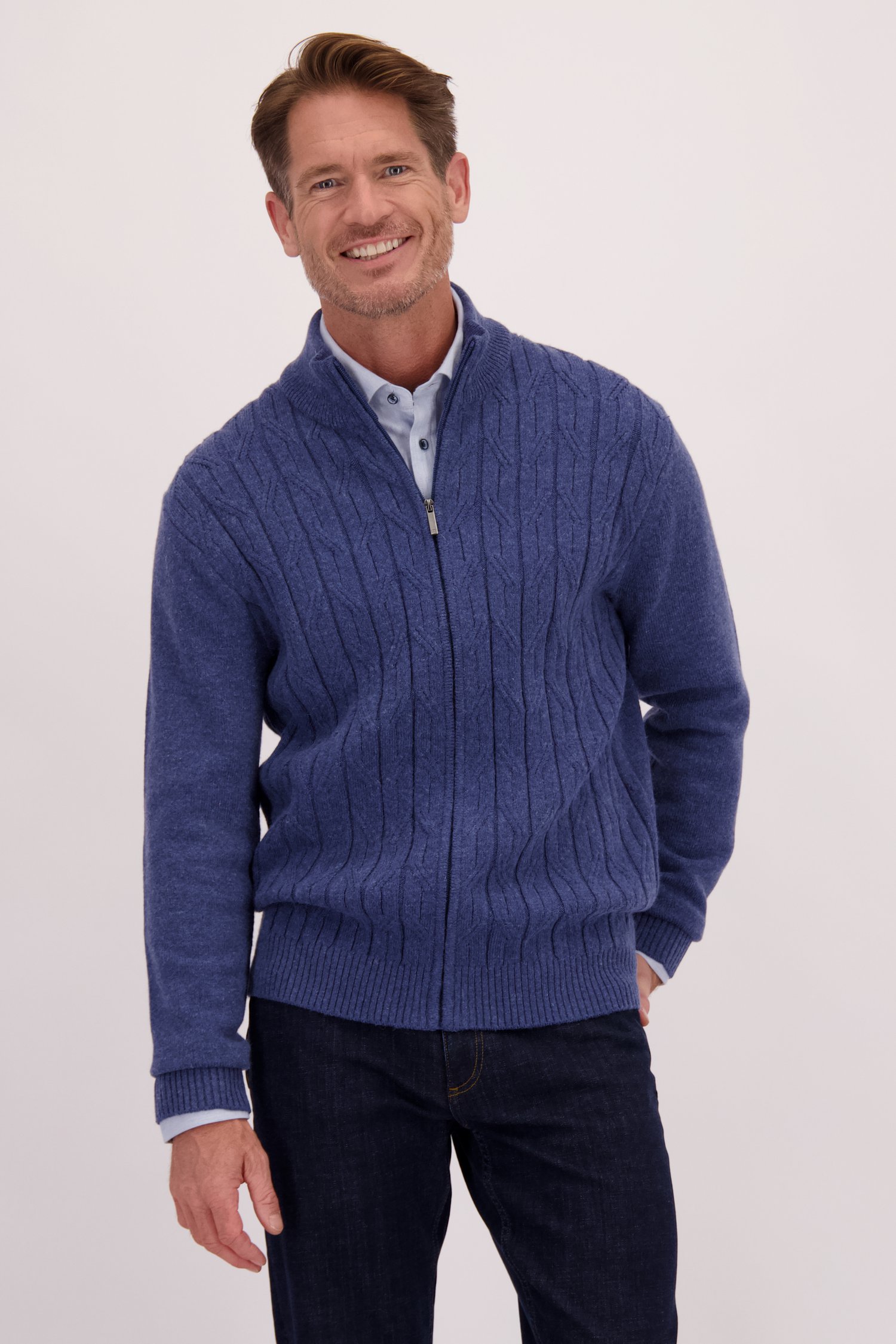 Voorkant van Blauwe cardigan met kabelmotief  door Dansaert Blue voor Heren