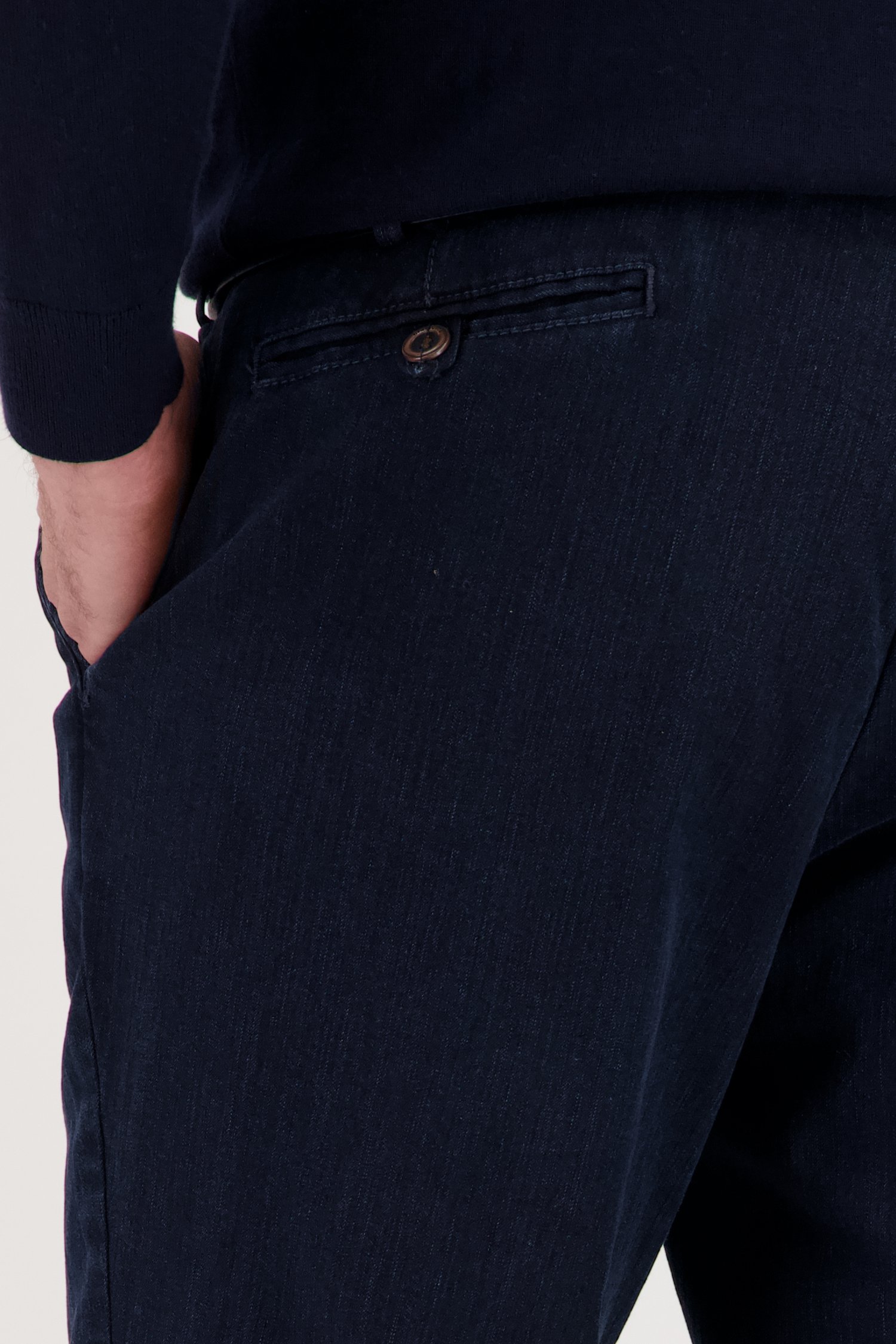 Detail van Blauwe chino denim – Luc - regular fit door Brassville voor Heren