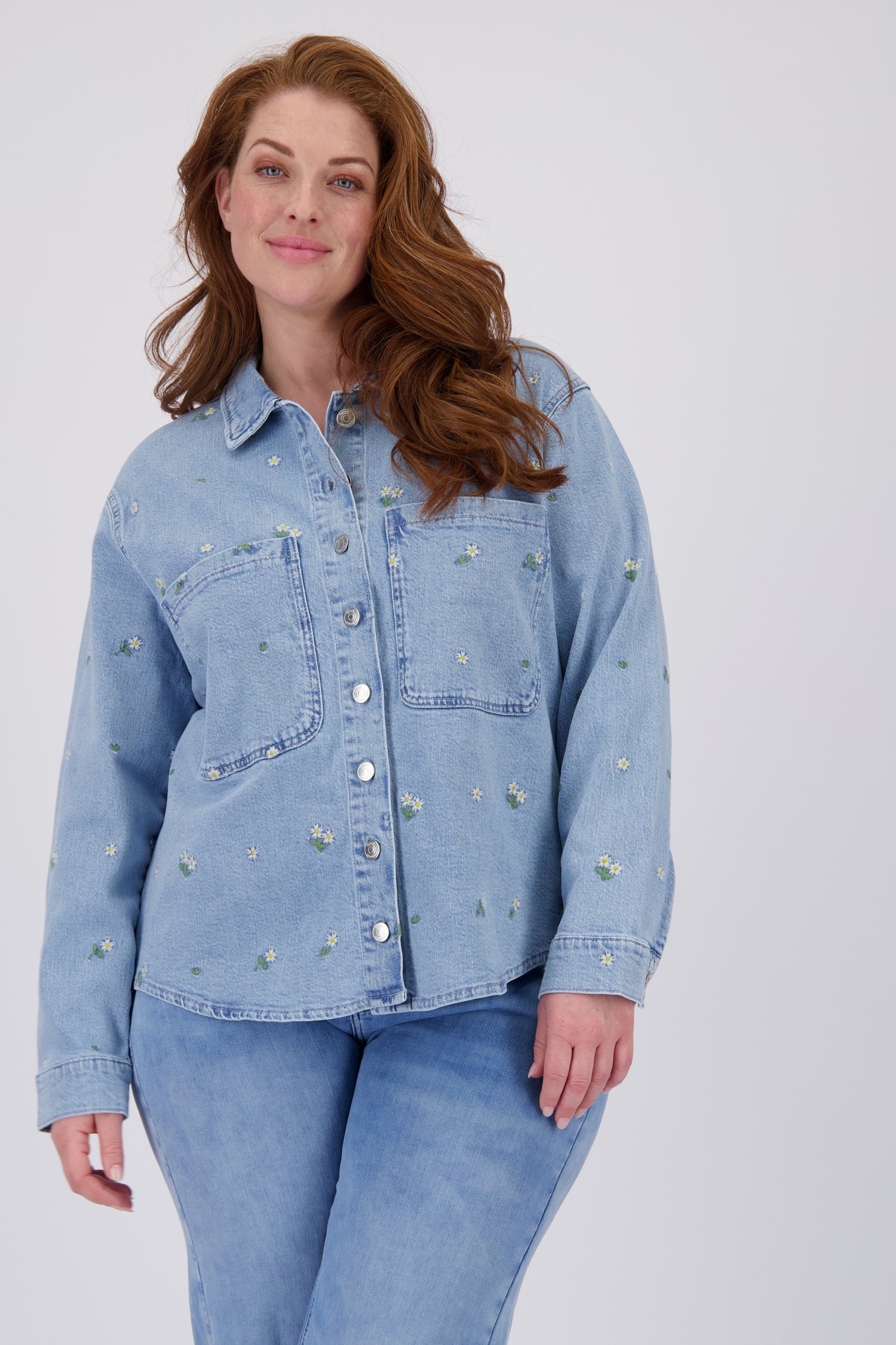 Blauwe jeansvest met geborduurde bloemen van Only Carmakoma voor Dames
