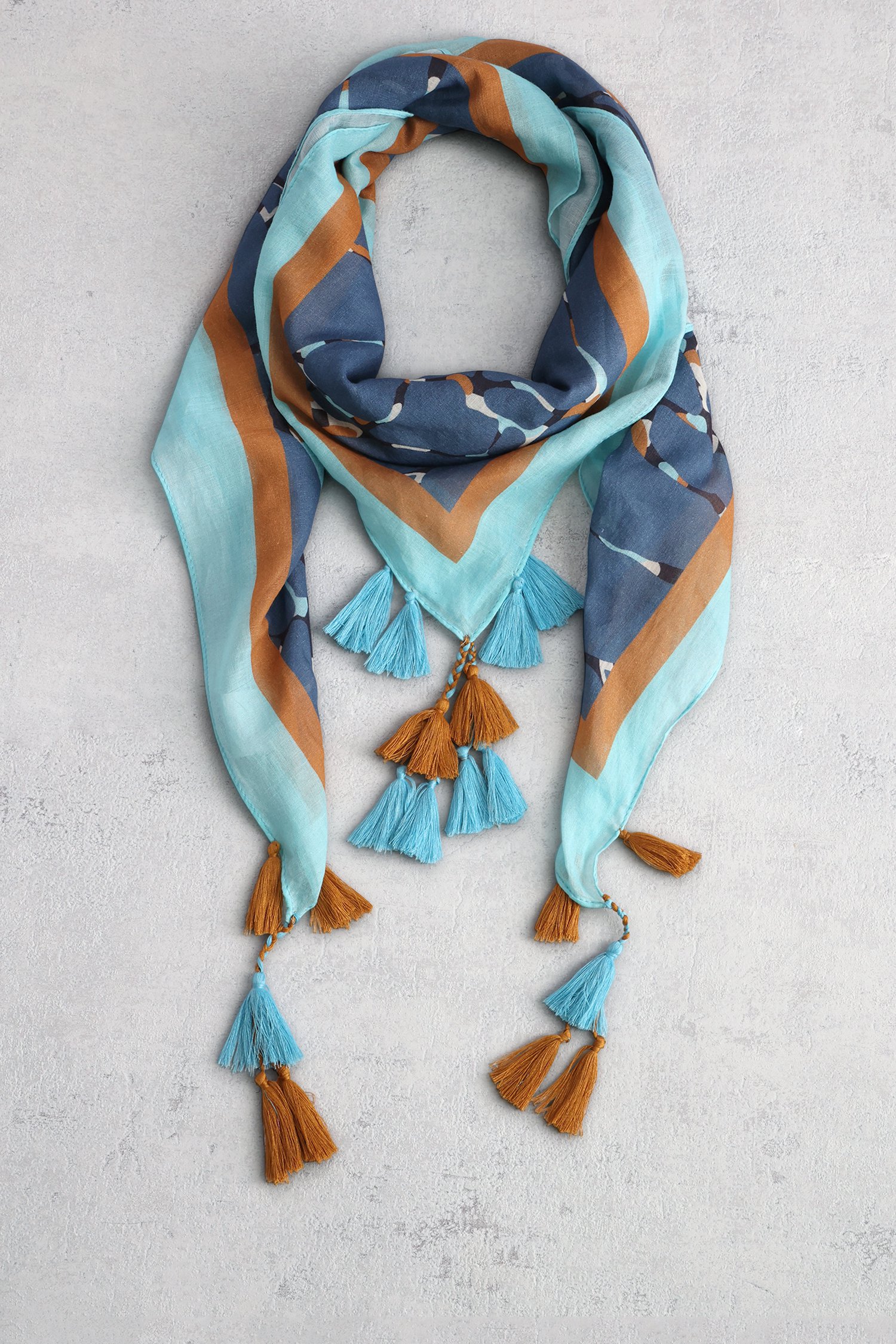 Voorkant van Blauwe sjaal  door Libelle voor Dames