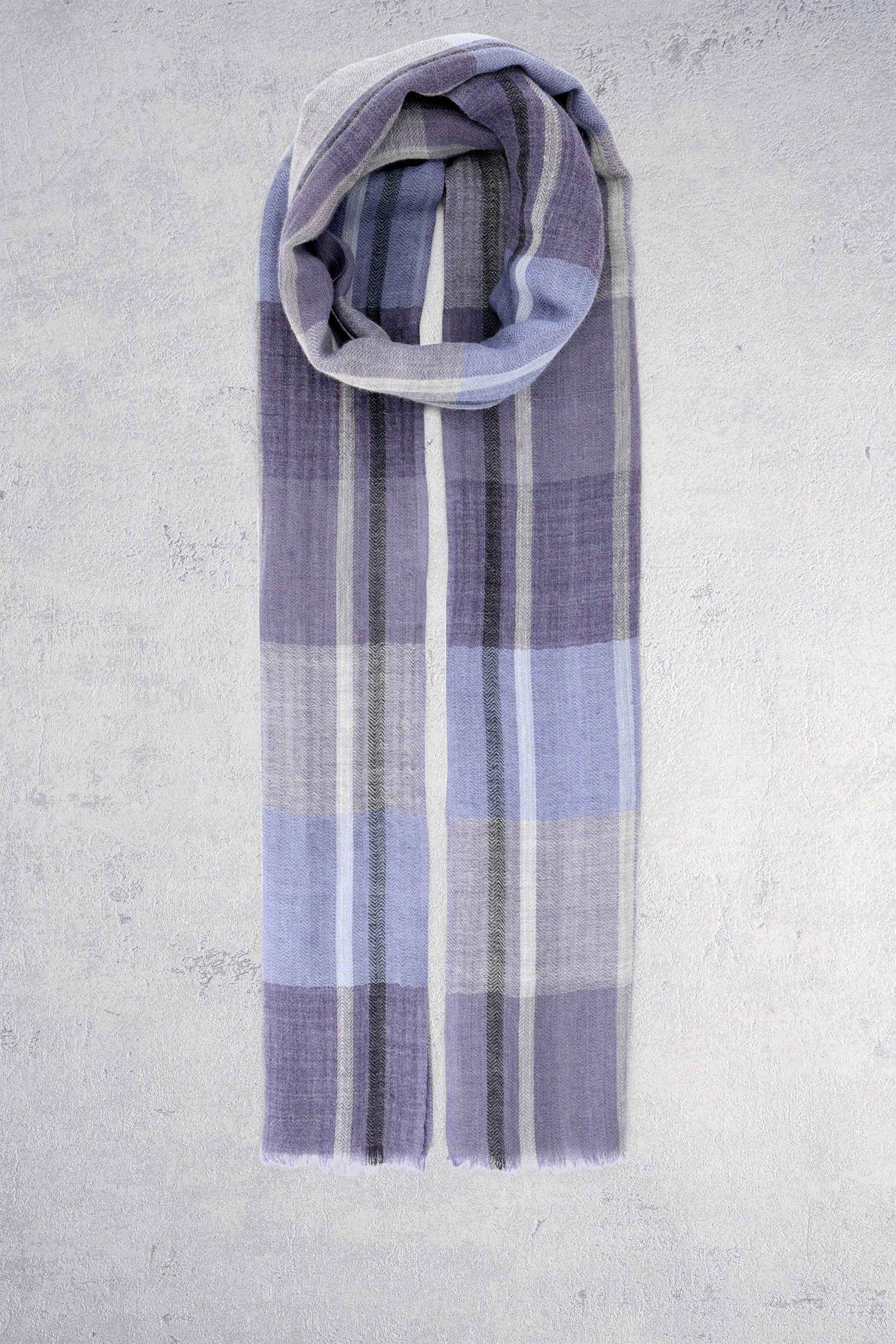 Voorkant van Blauwe sjaal met strepen door Liberty Island voor Heren