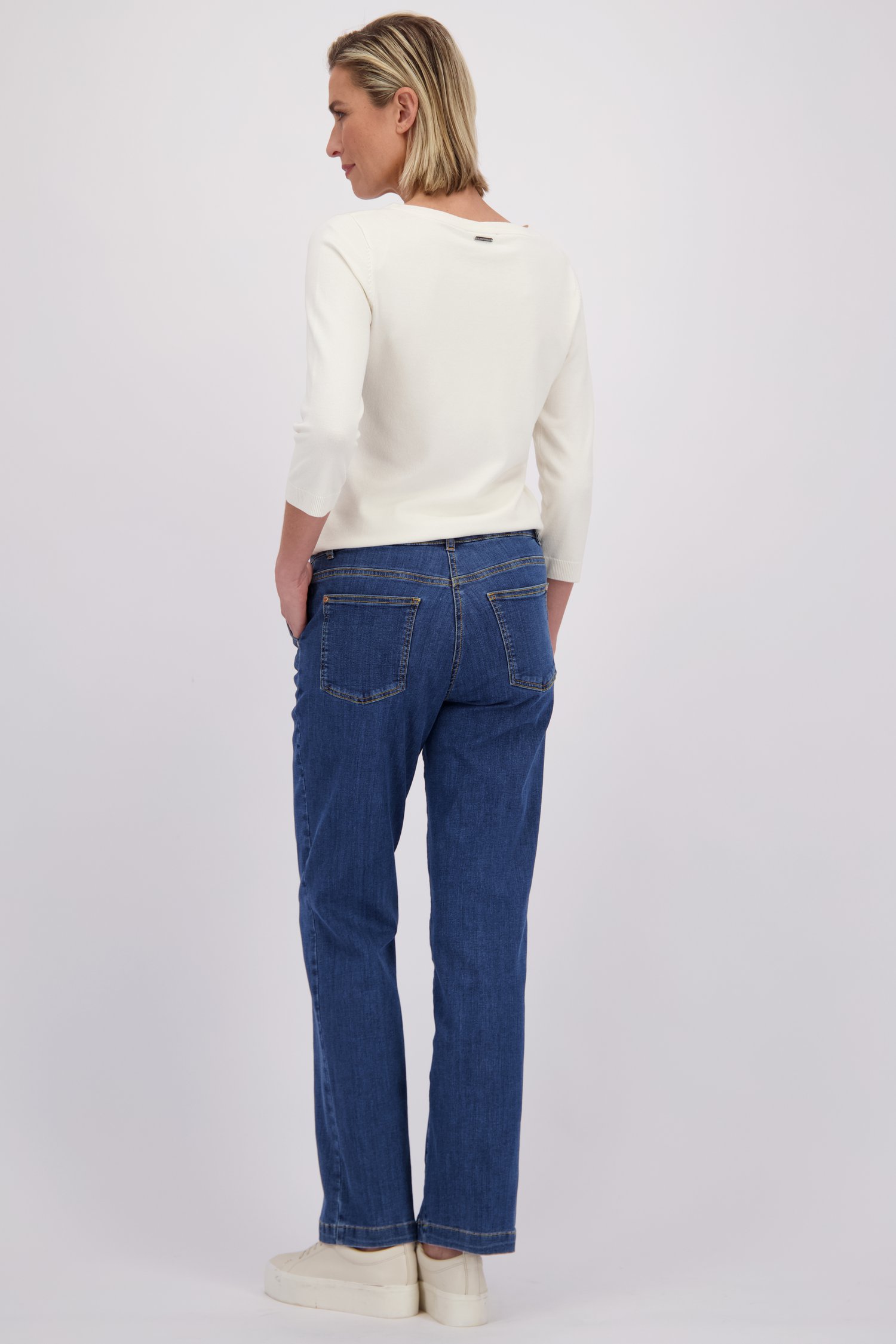 Achterkant van Blauwe straight fit jeans door Claude Arielle voor Dames