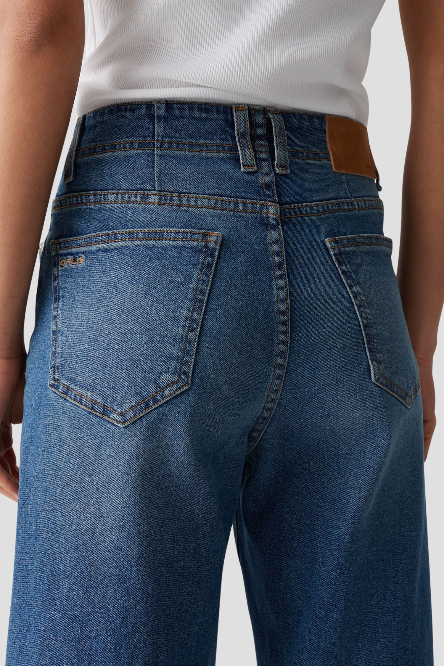Detail van Blauwe wijde jeans  door Opus voor Dames