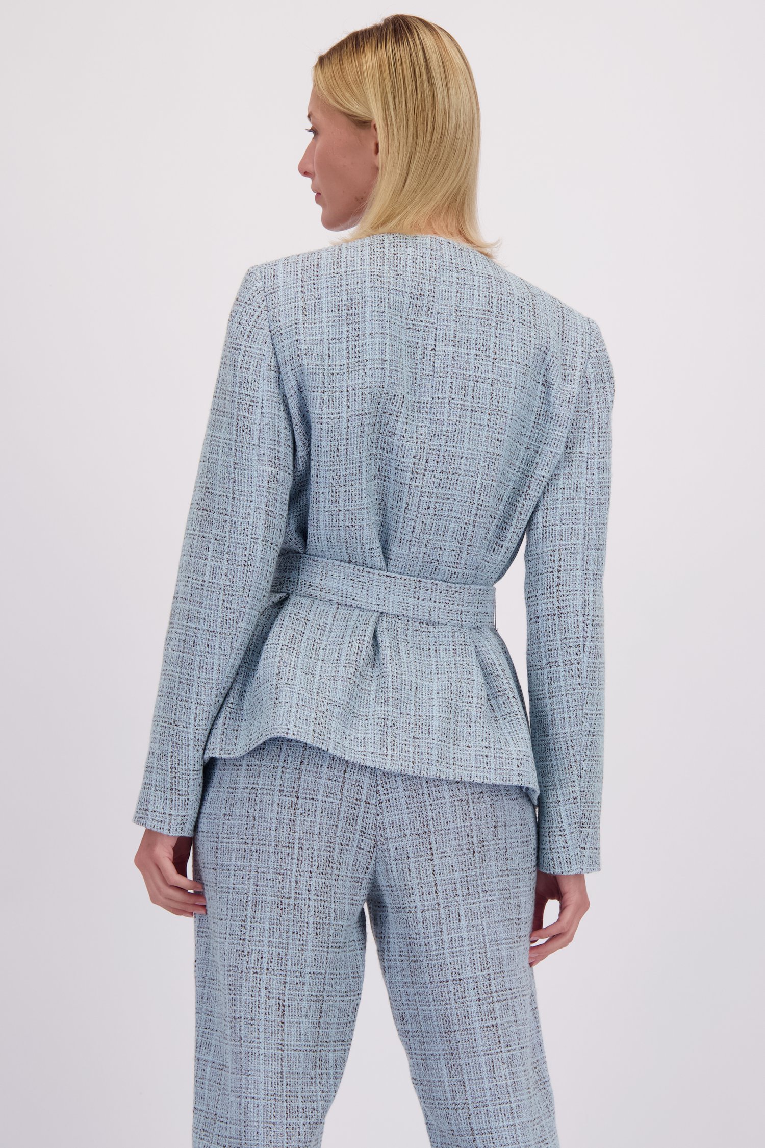 Le dos de Blazer bleu clair avec boutons dorés de D'Auvry pour Femmes