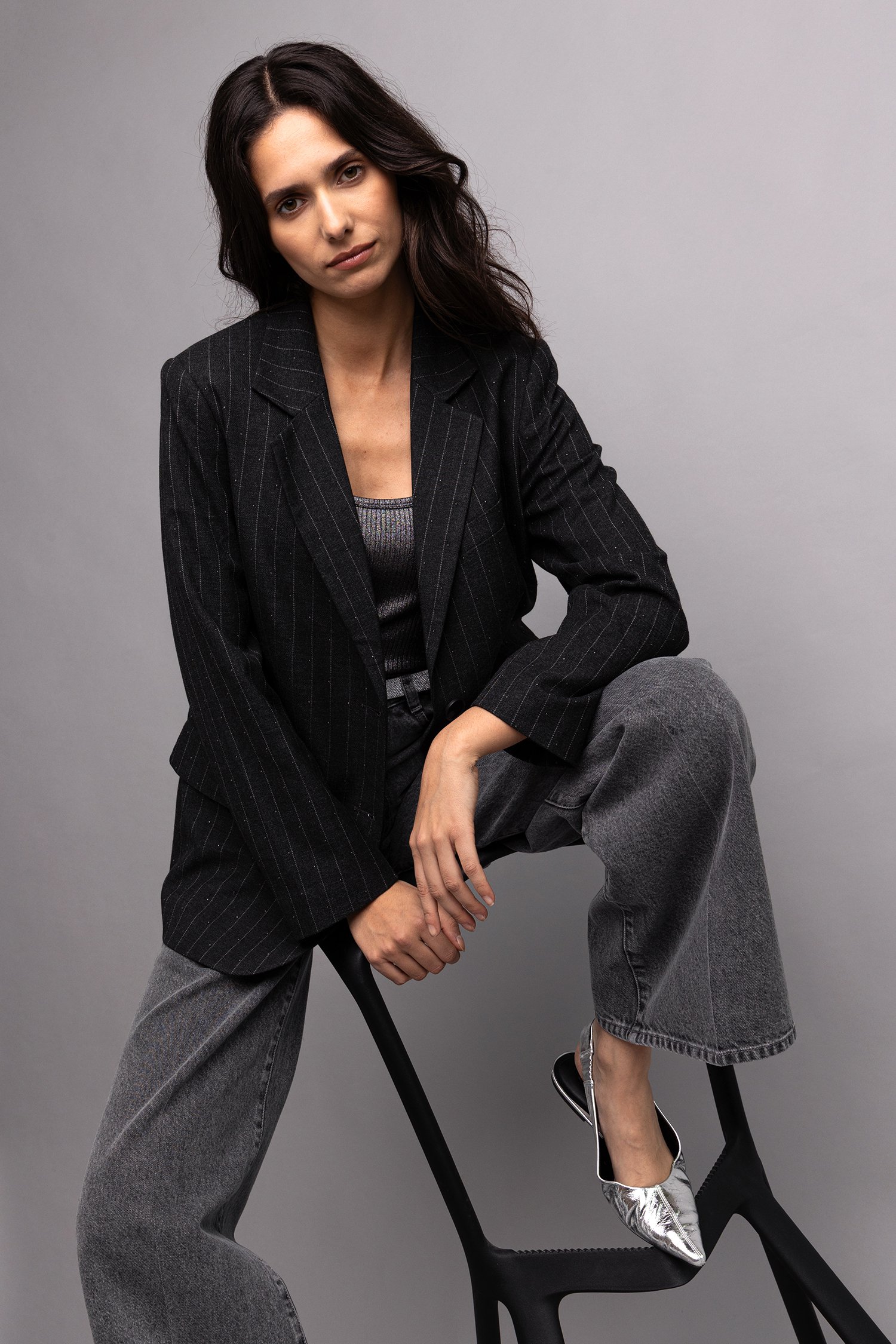 Photo supplémentaire 4 de Blazer gris à rayures avec des studs  de Louise pour Femmes