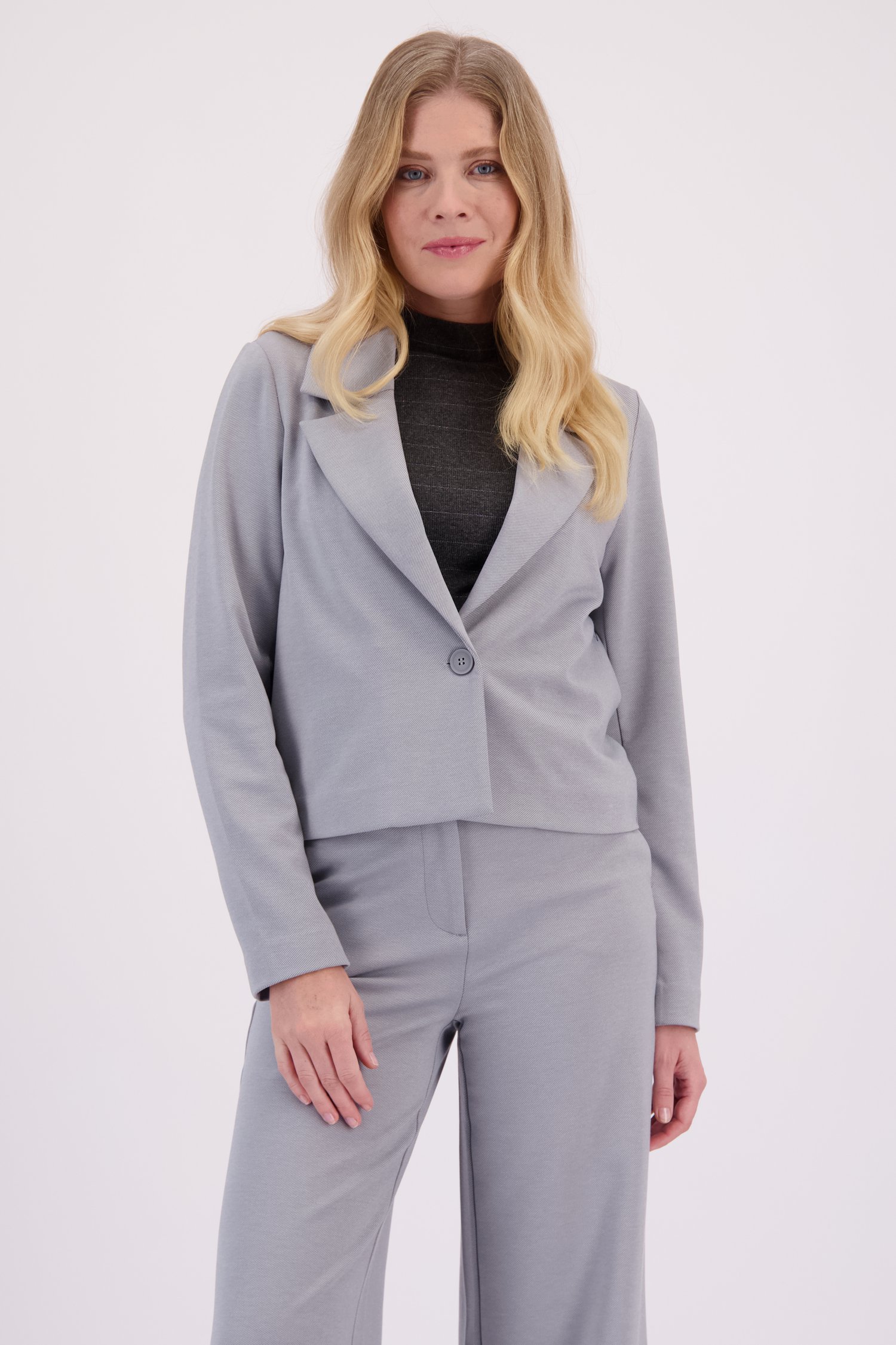 Le devant de Blazer gris de Libelle pour Femmes