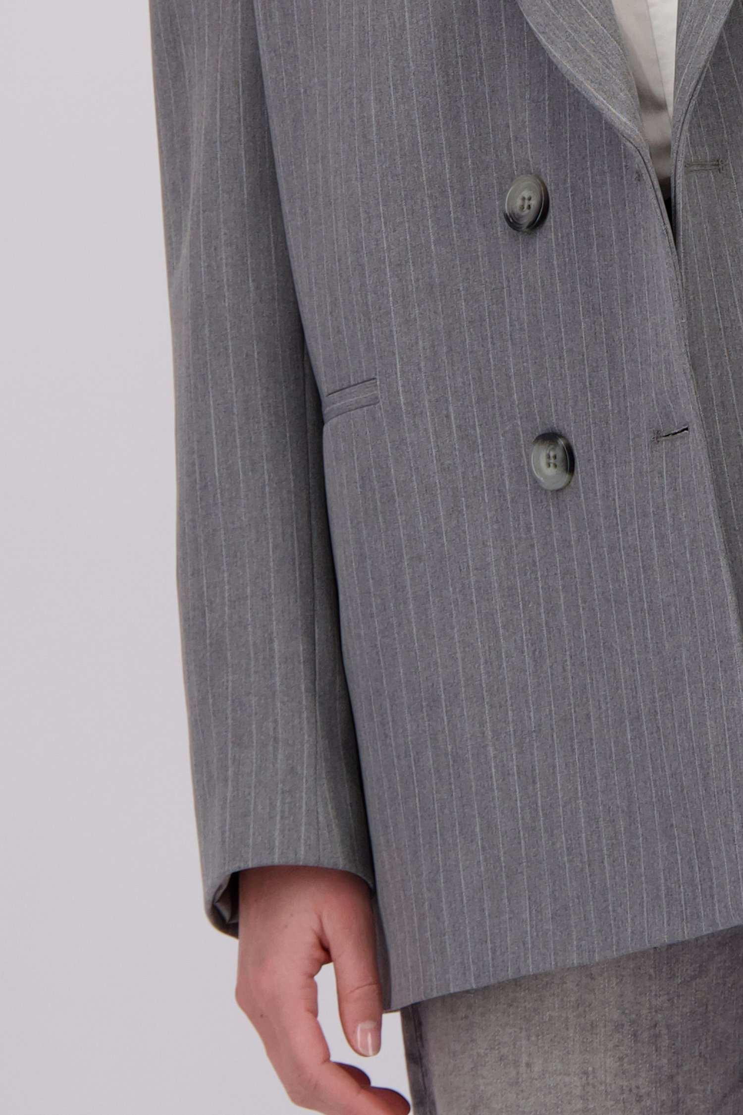 Blazer grise à rayures fines. de Liberty Island pour Femmes