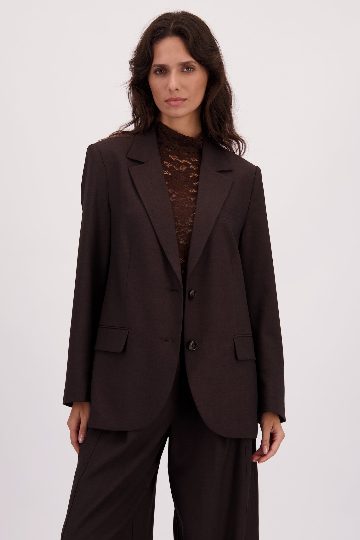 Le devant de Blazer marron foncé de Louise pour Femmes
