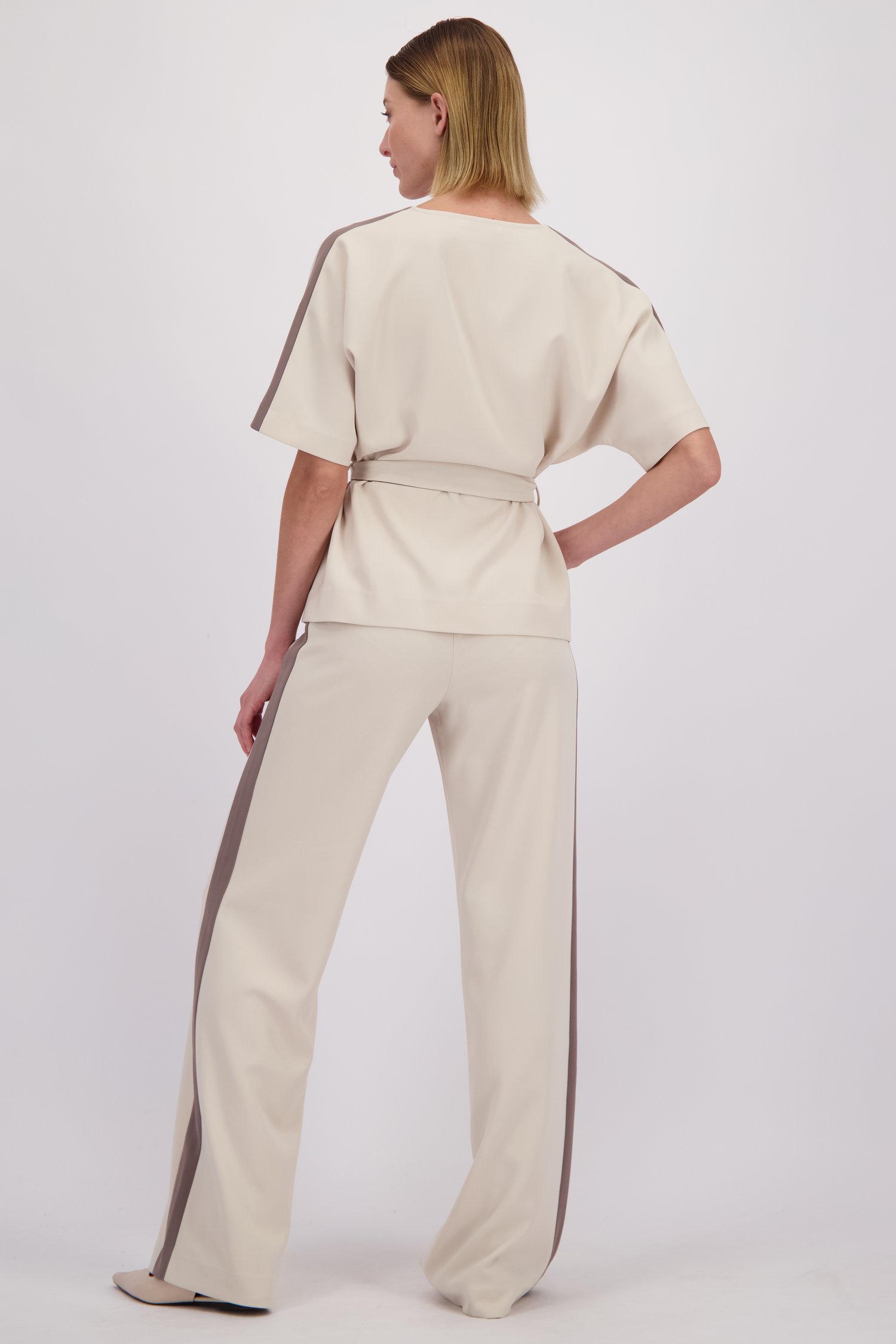 Détail de Blouse beige avec lien à nouer de D'Auvry pour Femmes