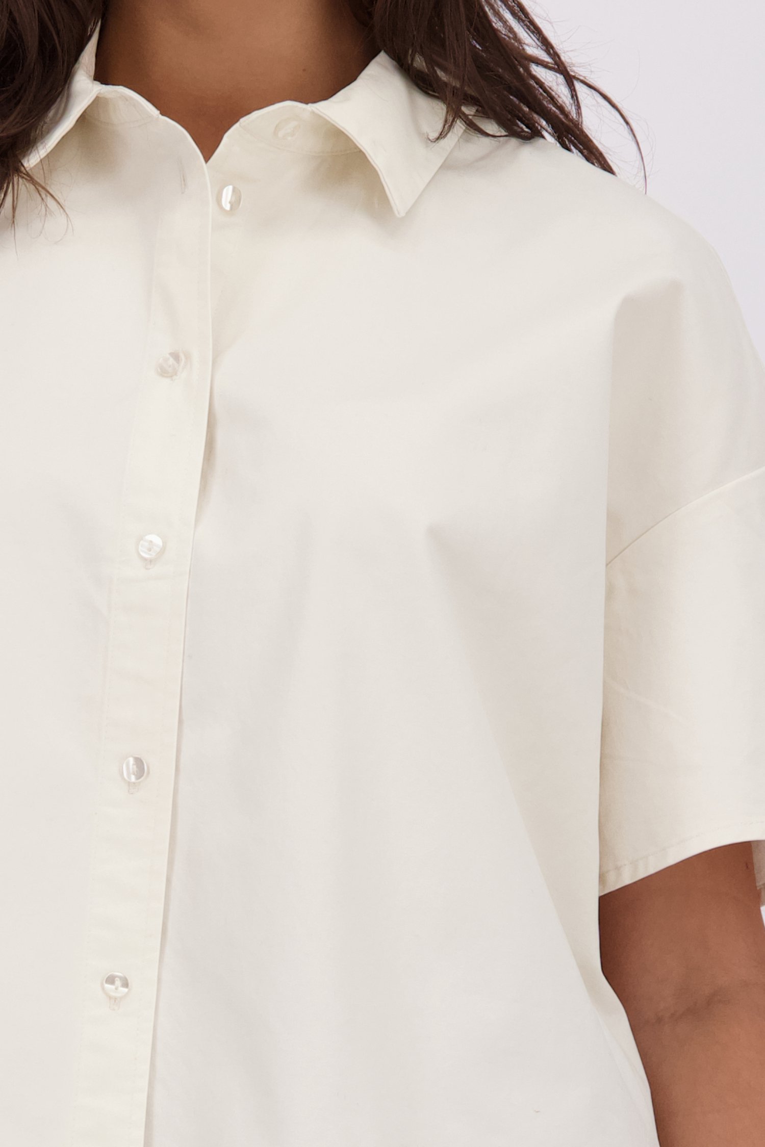 Détail de Blouse blanche à manches courtes de Louise pour Femmes