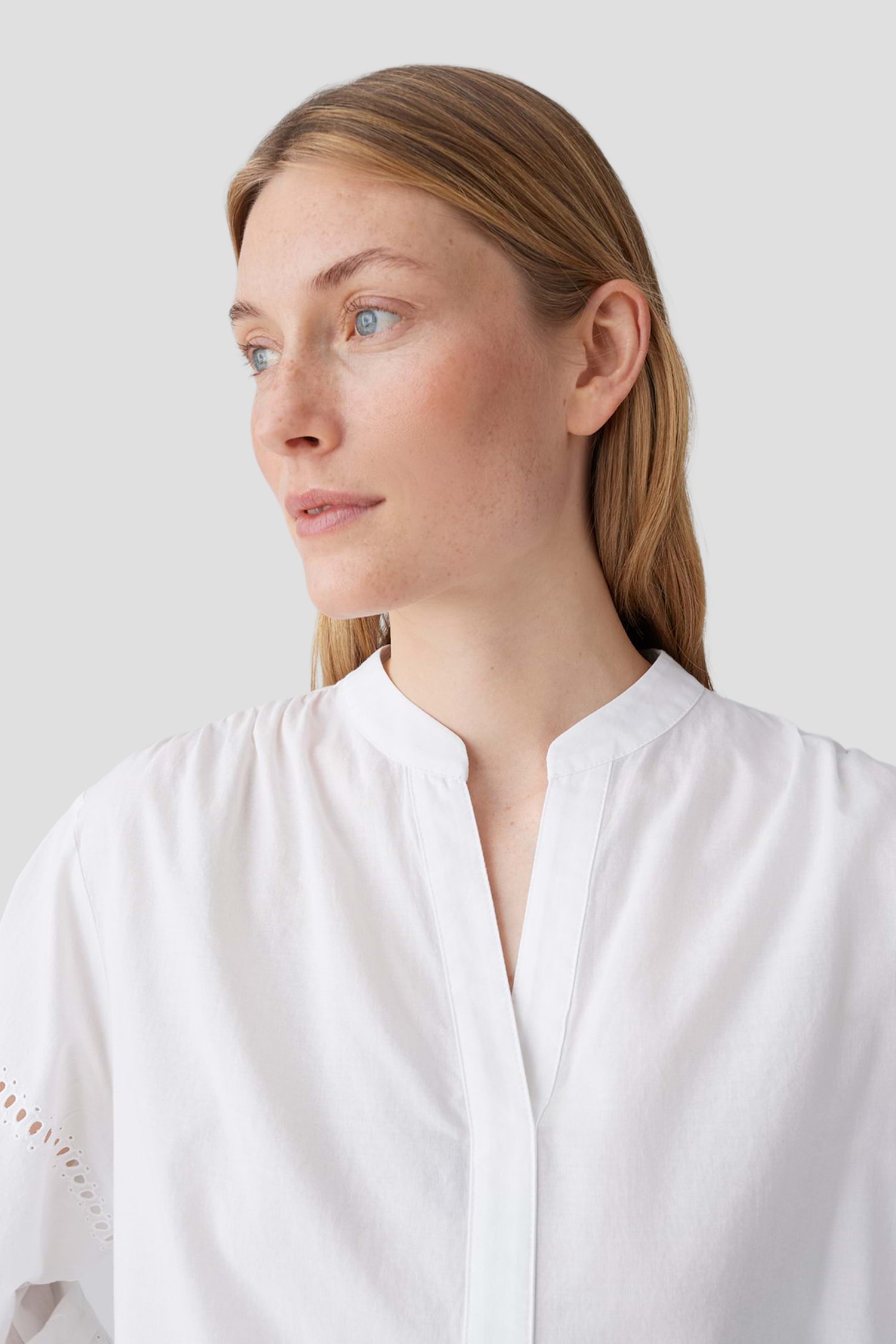Détail de Blouse blanche en broderie anglaise de Opus pour Femmes