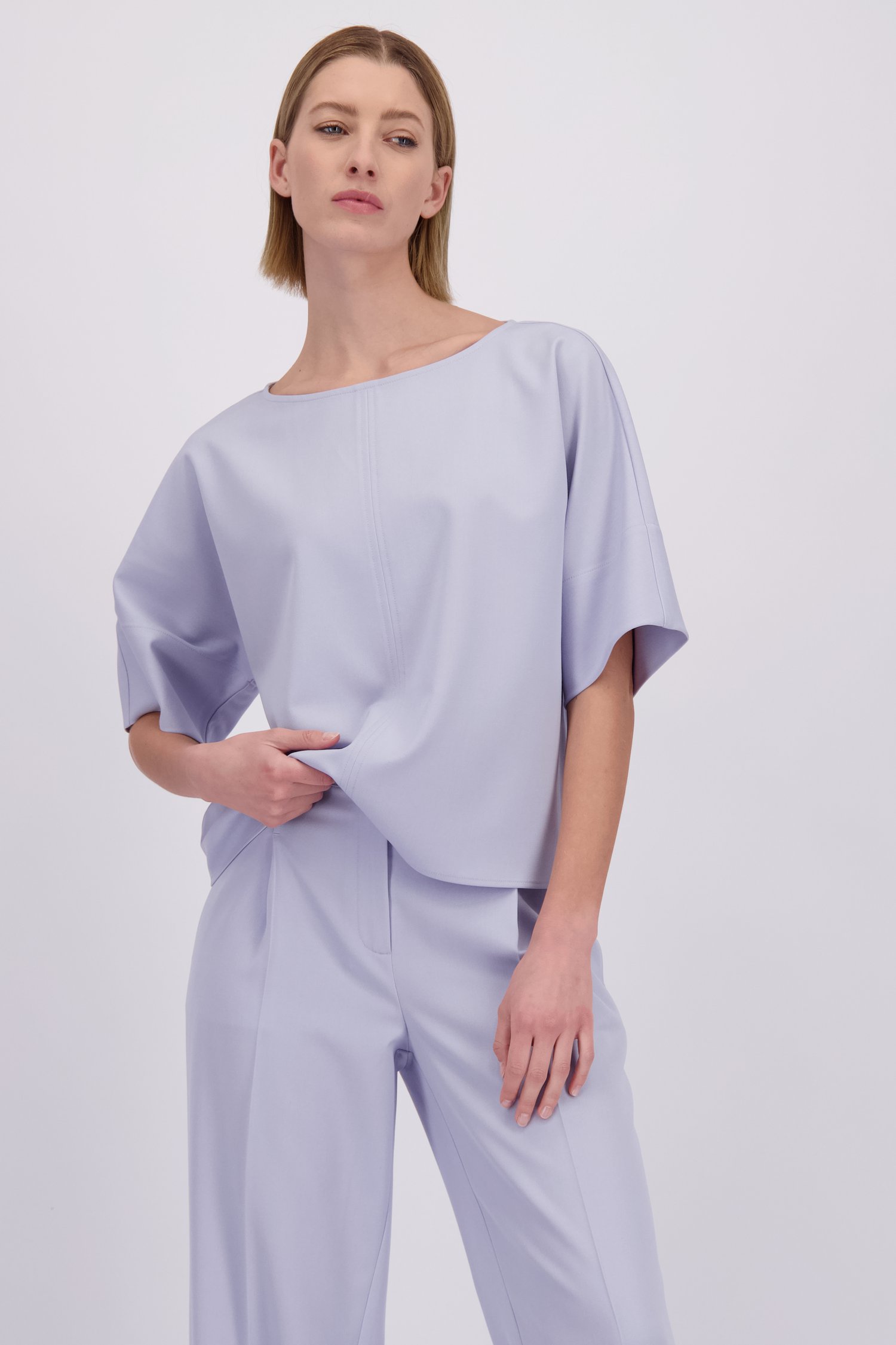 Le devant de Blouse bleu clair à manches trois-quarts de D'Auvry pour Femmes