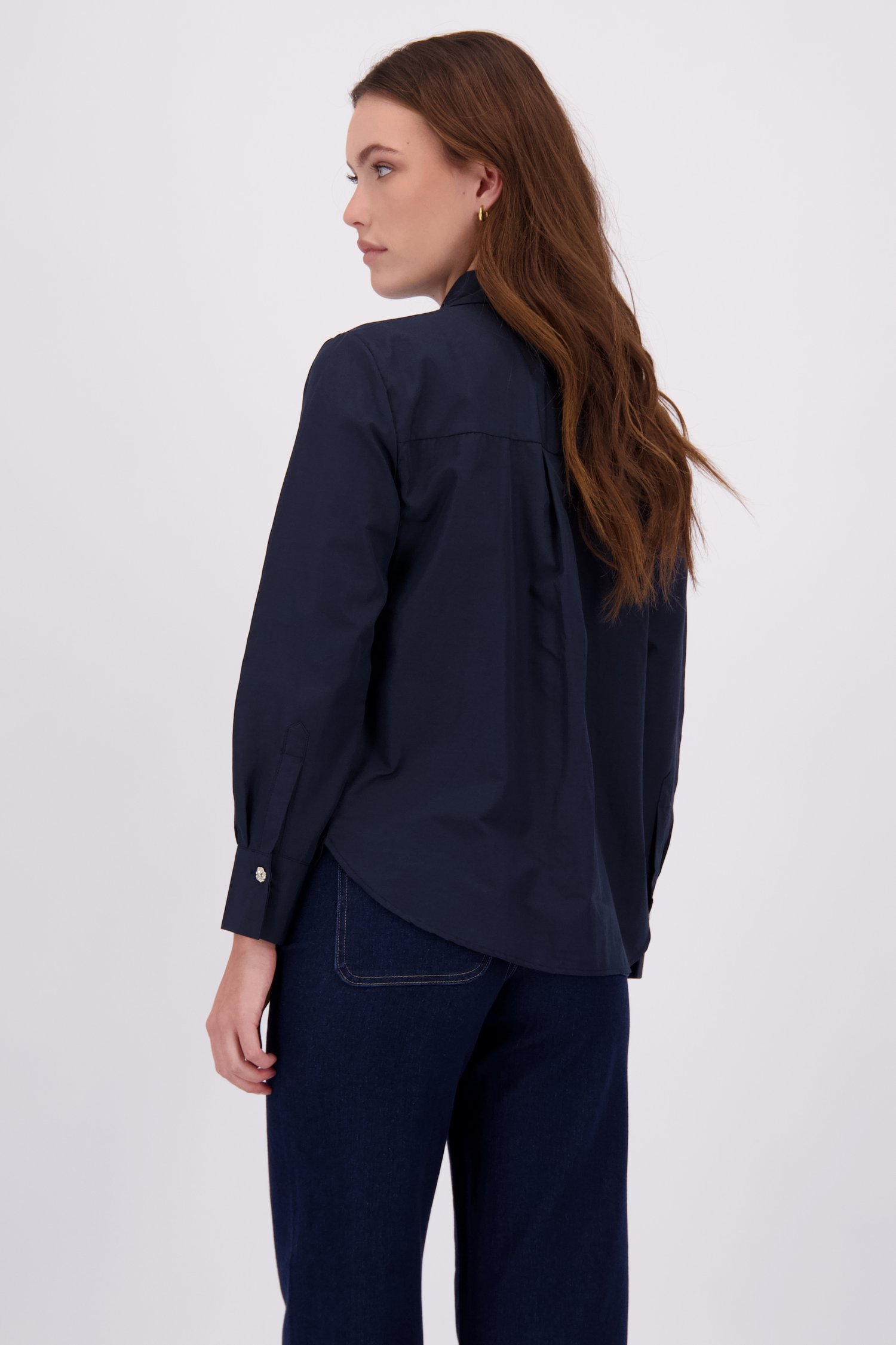 Le dos de Blouse bleu foncé avec boutons argentés de JDY pour Femmes