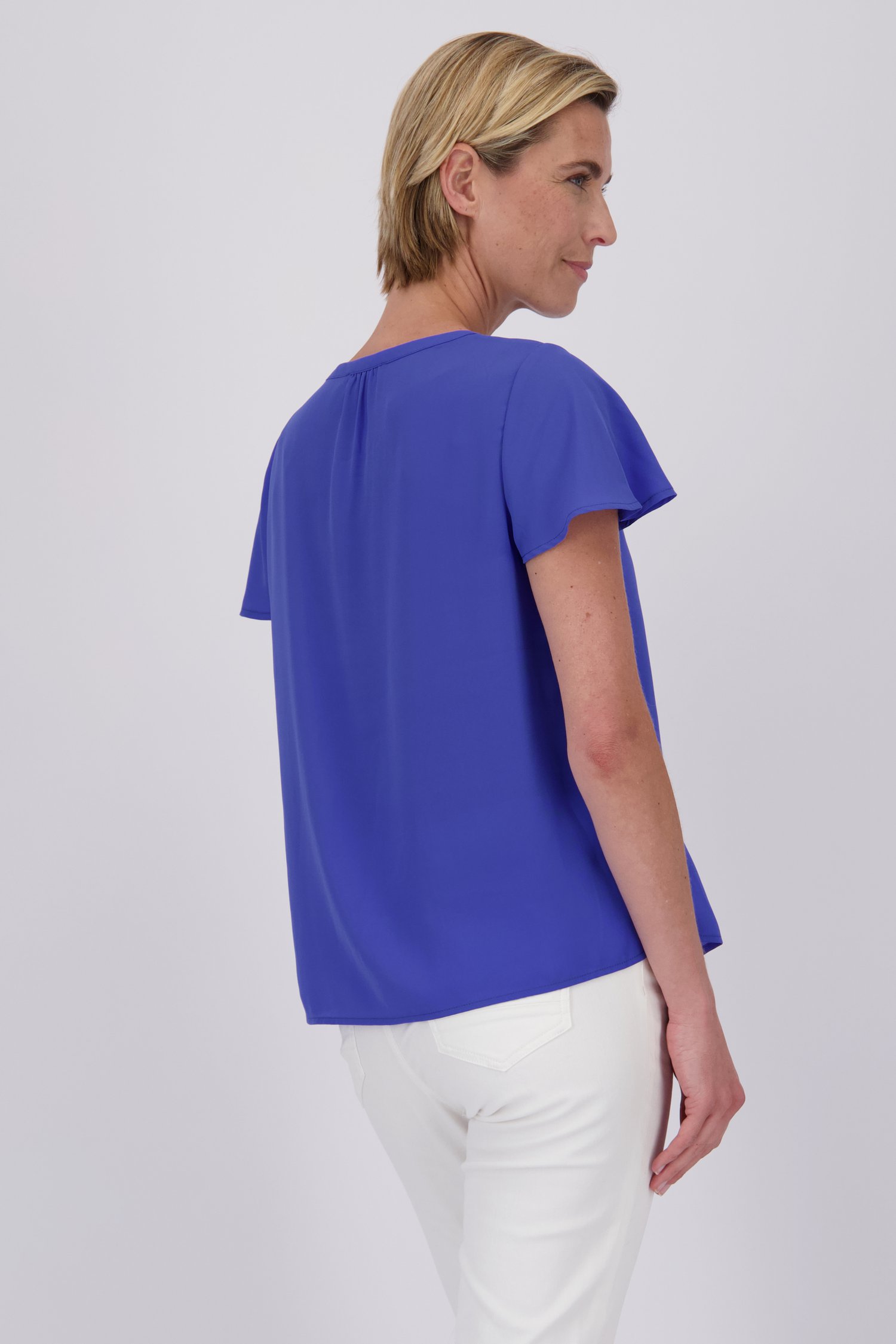 Blouse bleu violet à manches papillon courtes de Claude Arielle pour Femmes