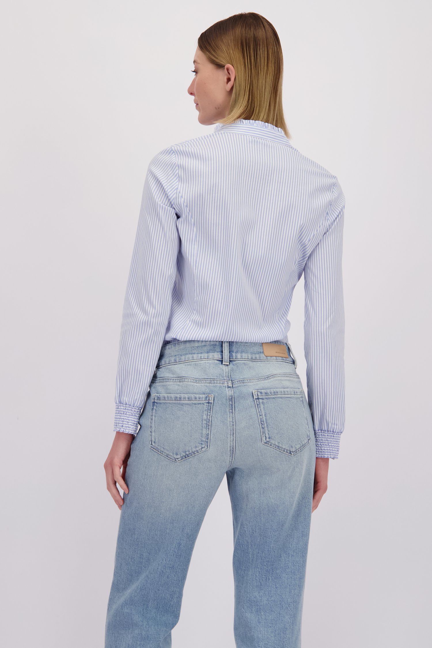 Le dos de Blouse bleue à rayures à manches longues de More & More pour Femmes