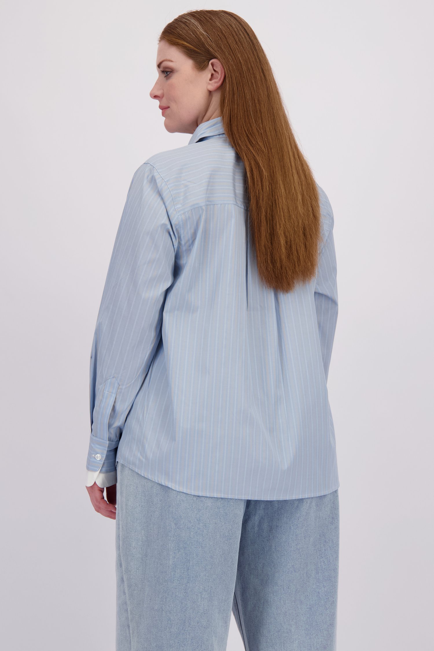 Le dos de Blouse bleue à rayures beiges et blanches de Kaffe Curve pour Femmes