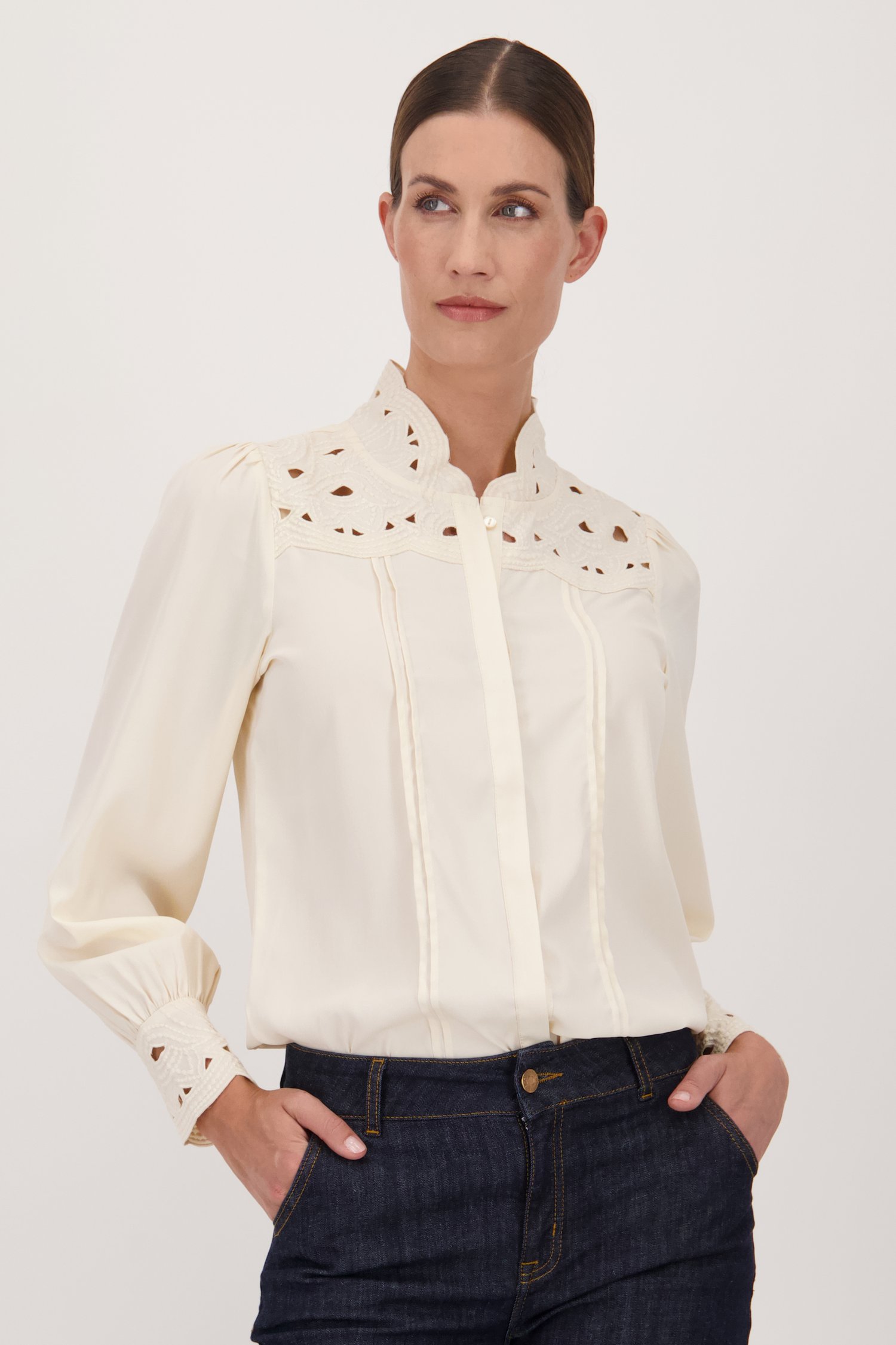 Blouse écrue à encolure brodée	 de D'Auvry pour Femmes