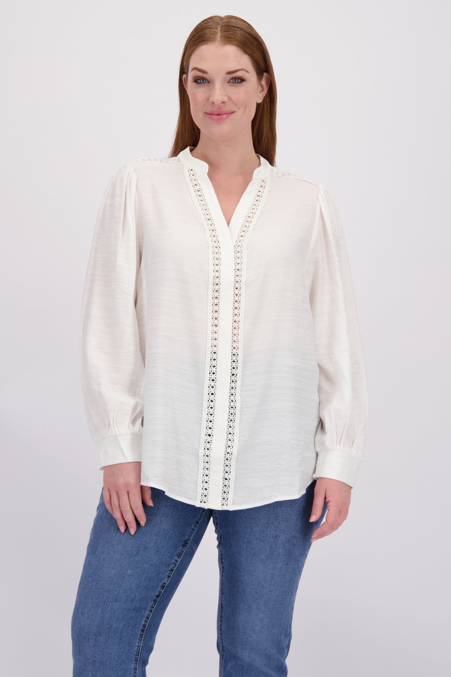 Le devant de Blouse écrue avec détail décoratif en crochet de Yest Curve pour Femmes